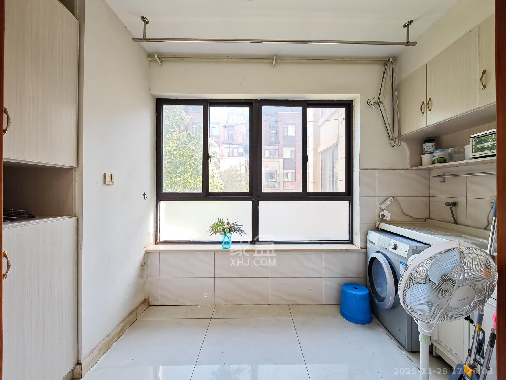 绿地海外滩一期  4室2厅2卫    110.0万阳台