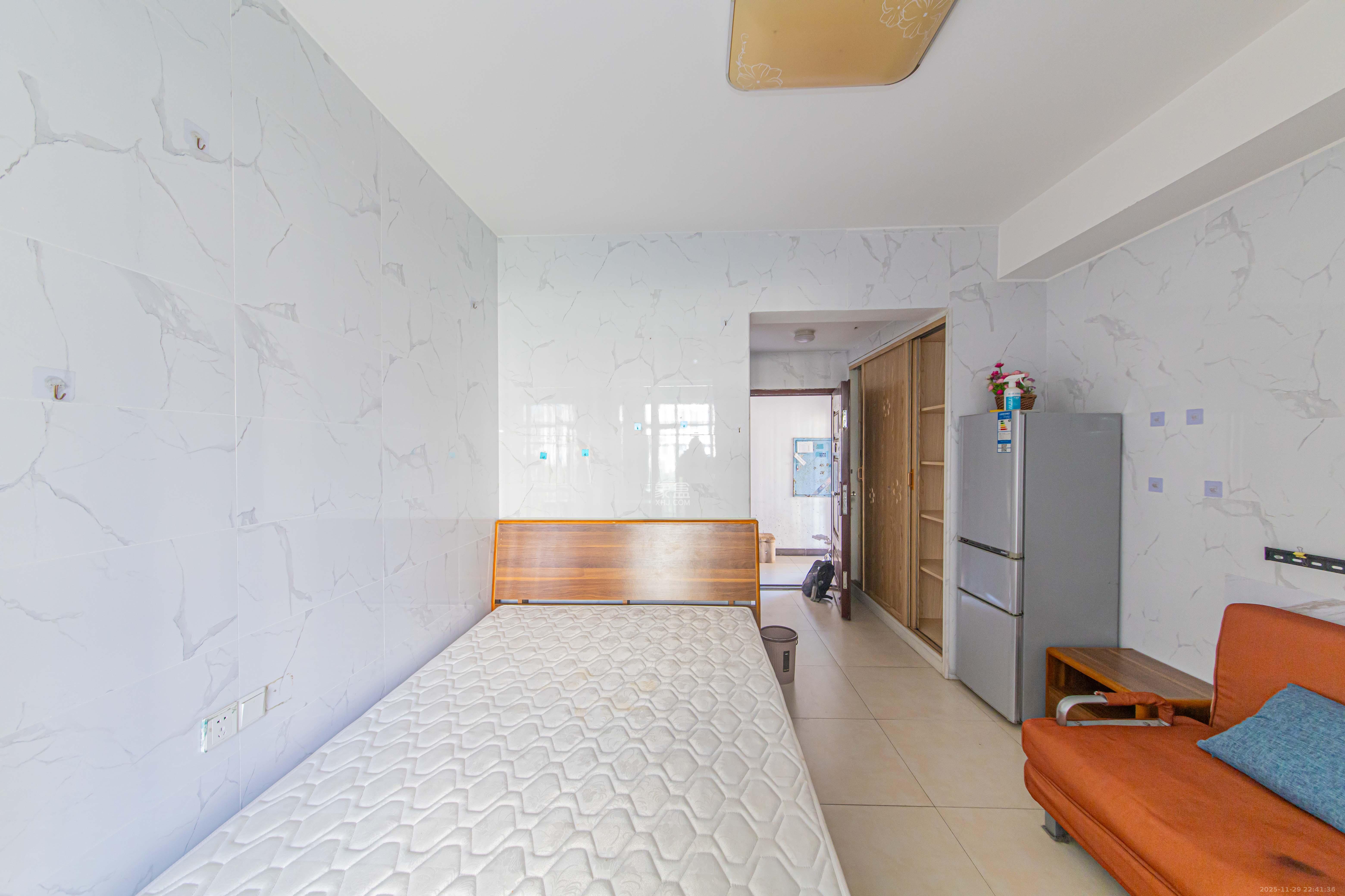 金房奥斯卡 1室1厅1卫 22.0万 金房奥斯卡 1室1厅1卫 22.0万客厅