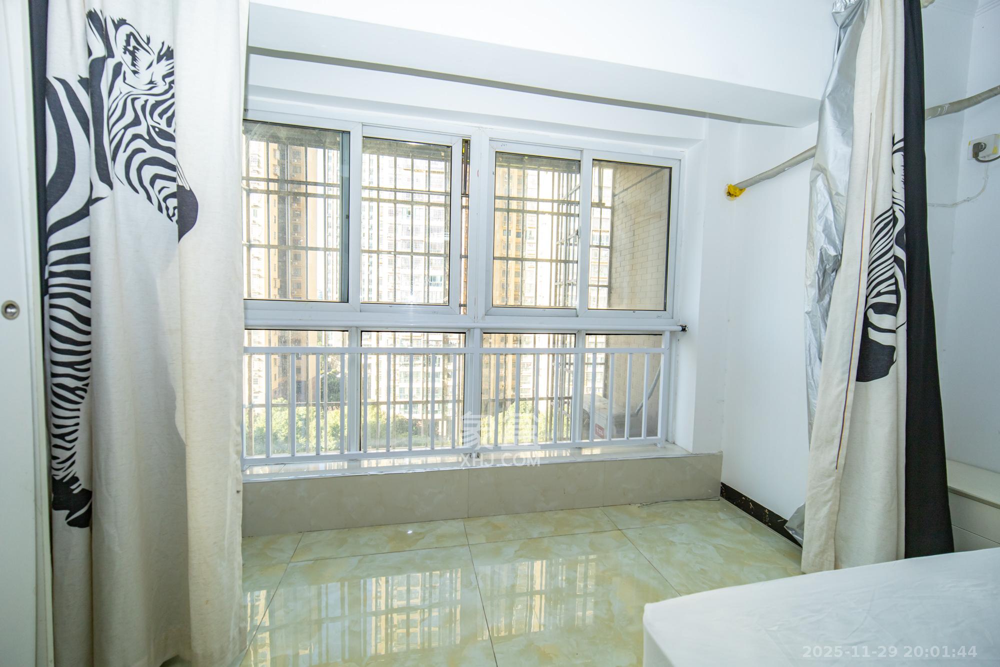 时代星空  1室1厅1卫    19.0万阳台