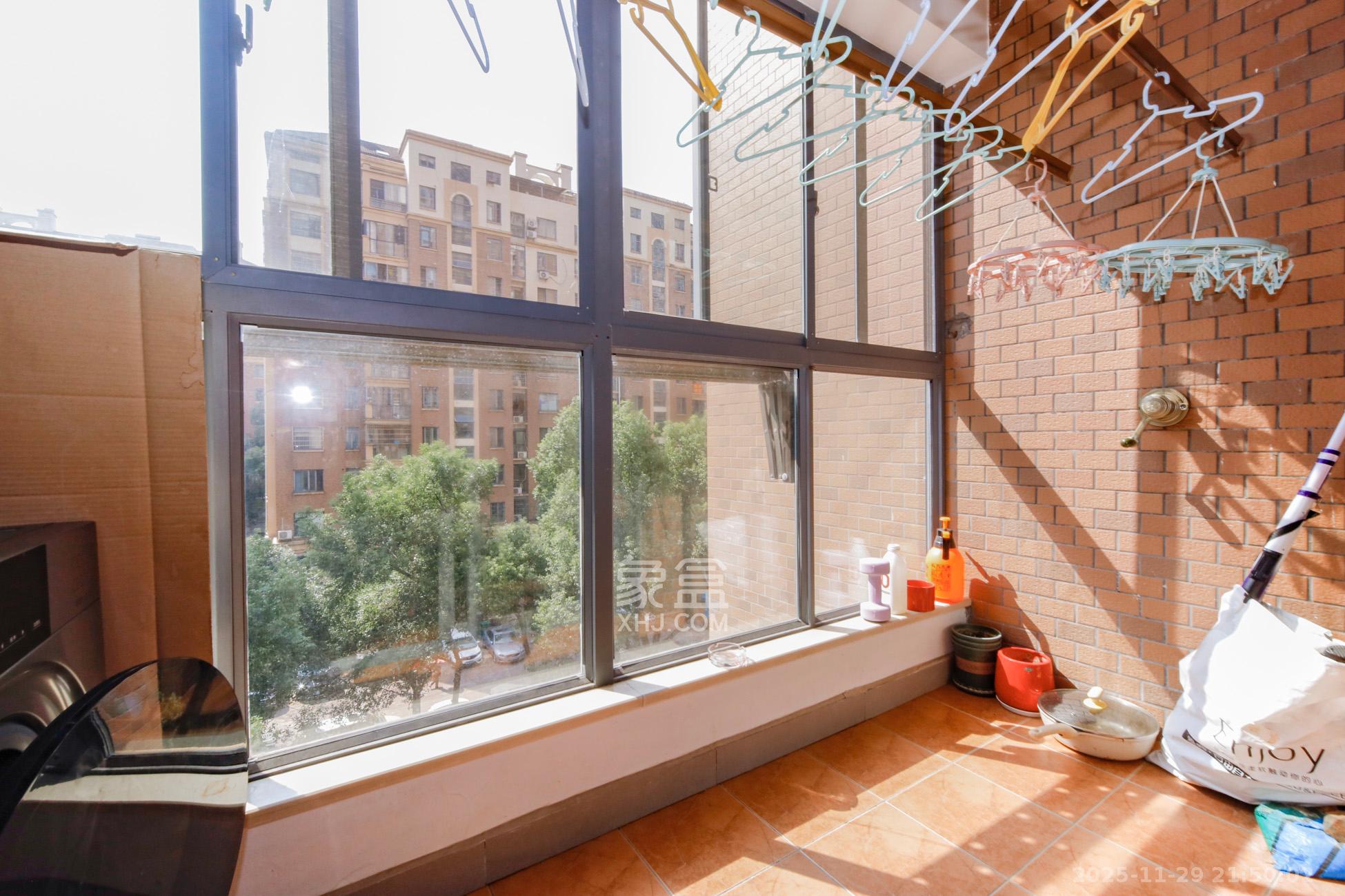 上海城小区  4室2厅2卫    139.0万阳台