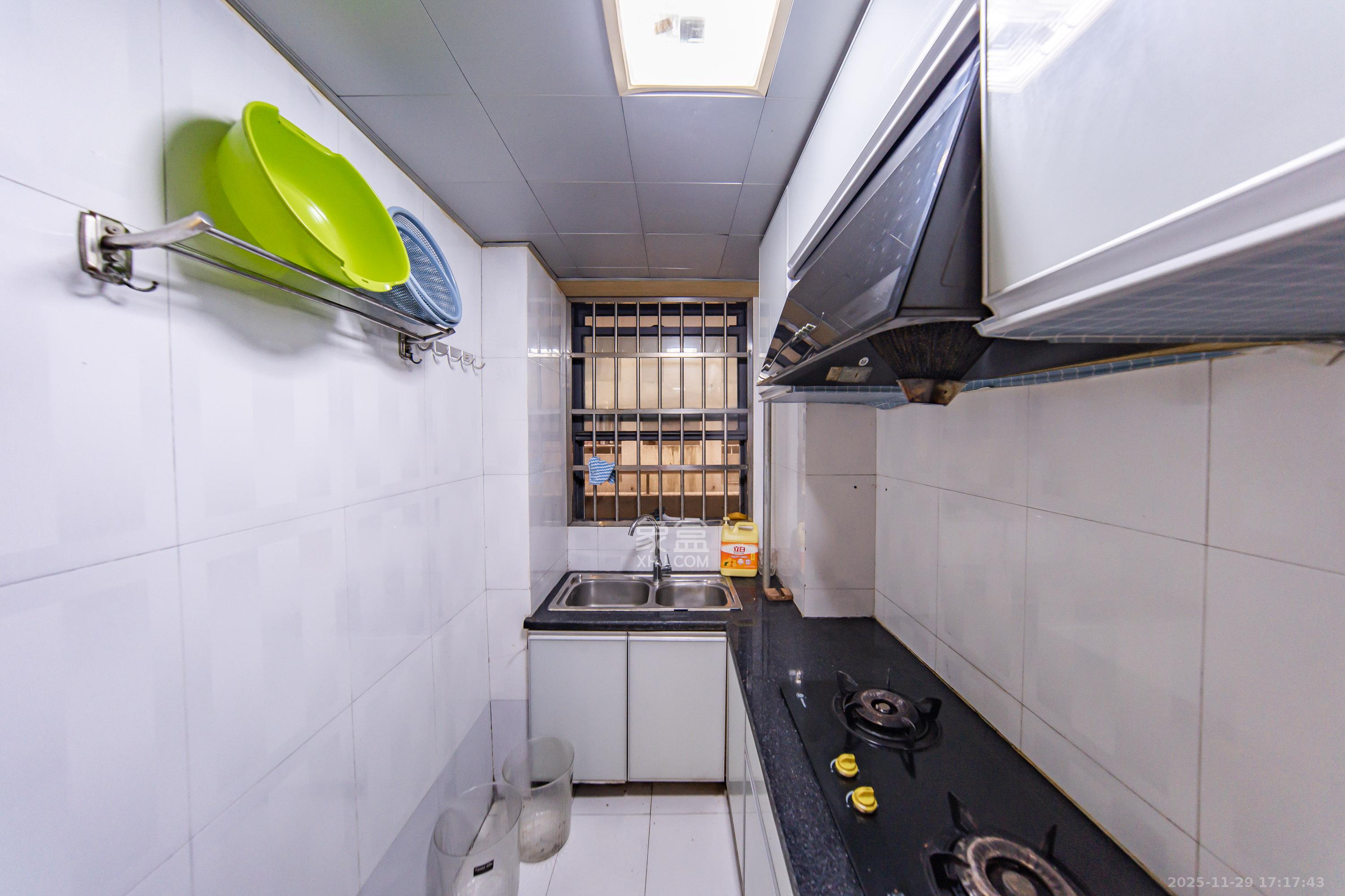 阳光100二期  1室1厅1卫    1700.0元/月室内图