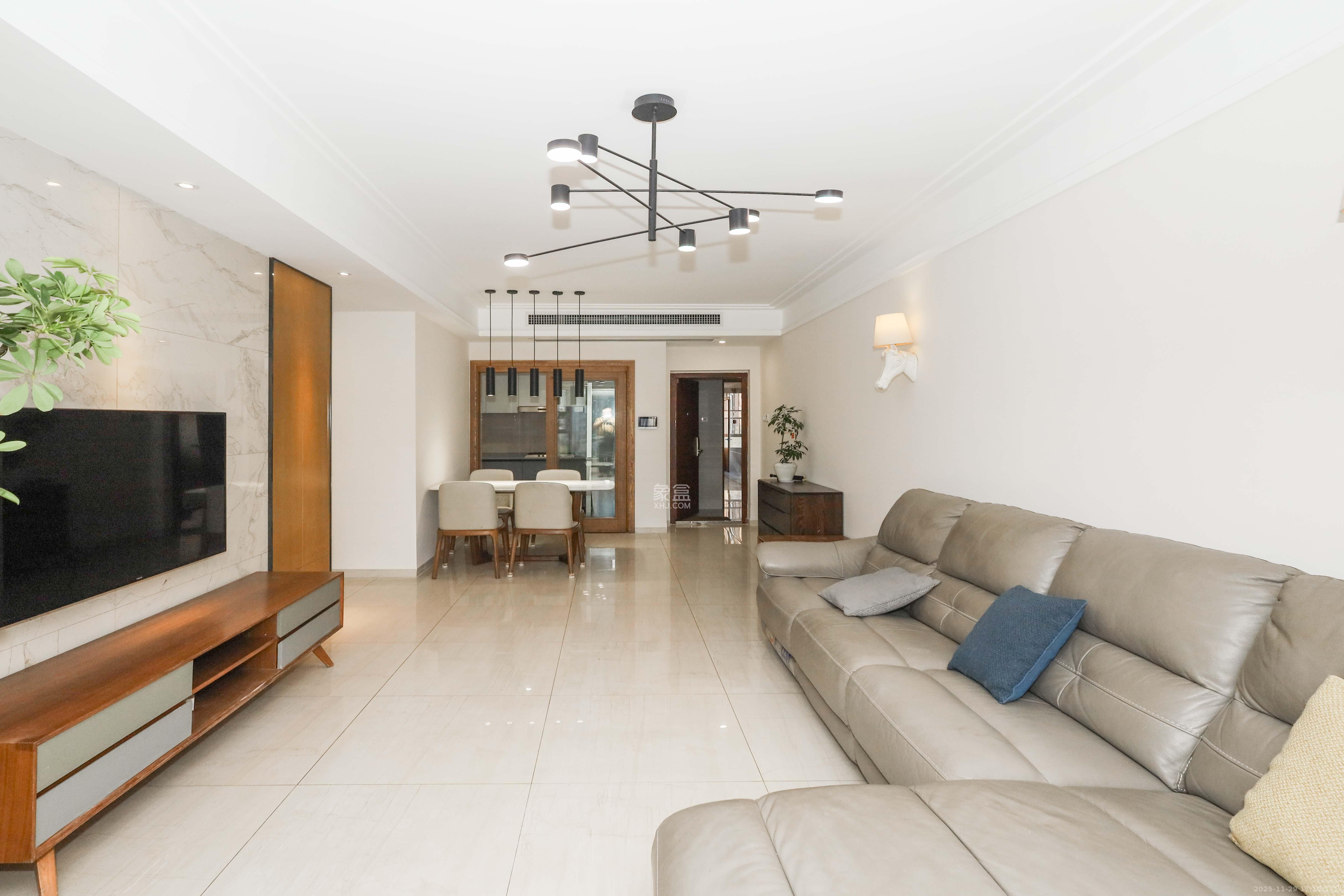 和泓梅溪四季 3室2厅2卫 135.0万 和泓梅溪四季 3室2厅2卫 135.0万客厅