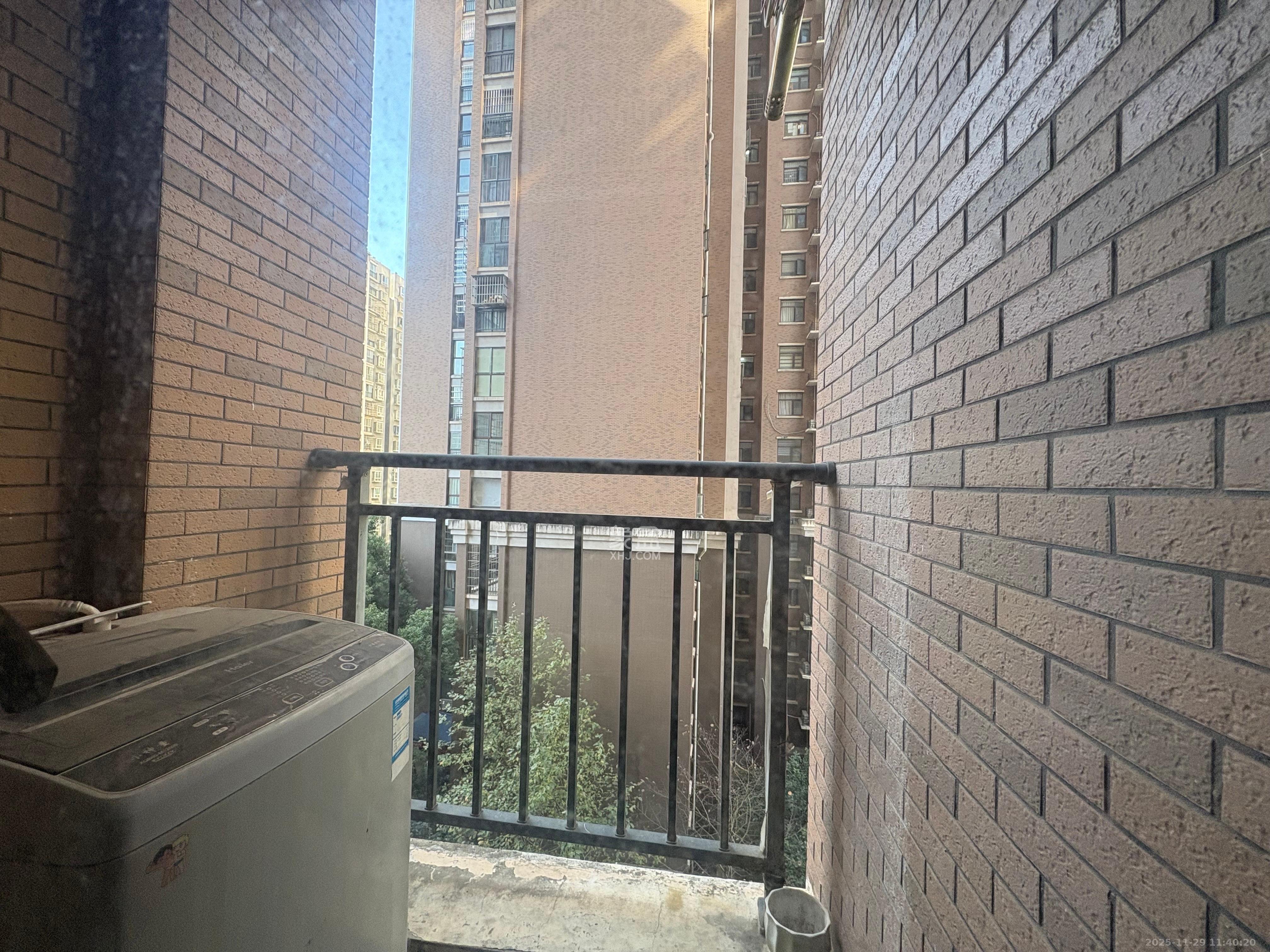 水岸世景  1室1厅1卫    1100.0元/月室内图