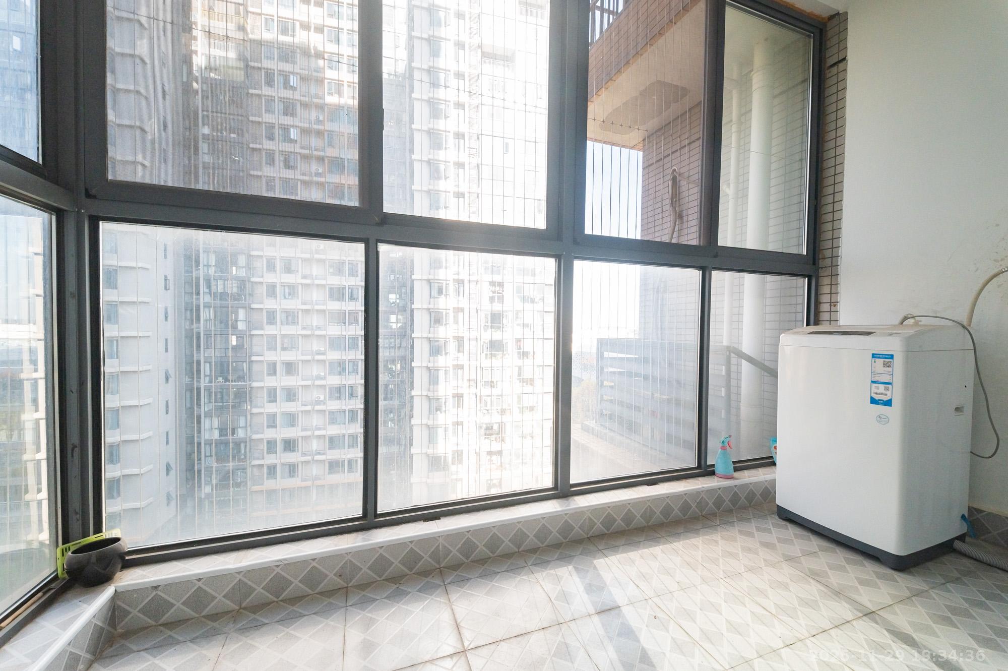 恒基凯旋门三期 4室2厅2卫 148.0万 恒基凯旋门三期 4室2厅2卫 148.0万阳台