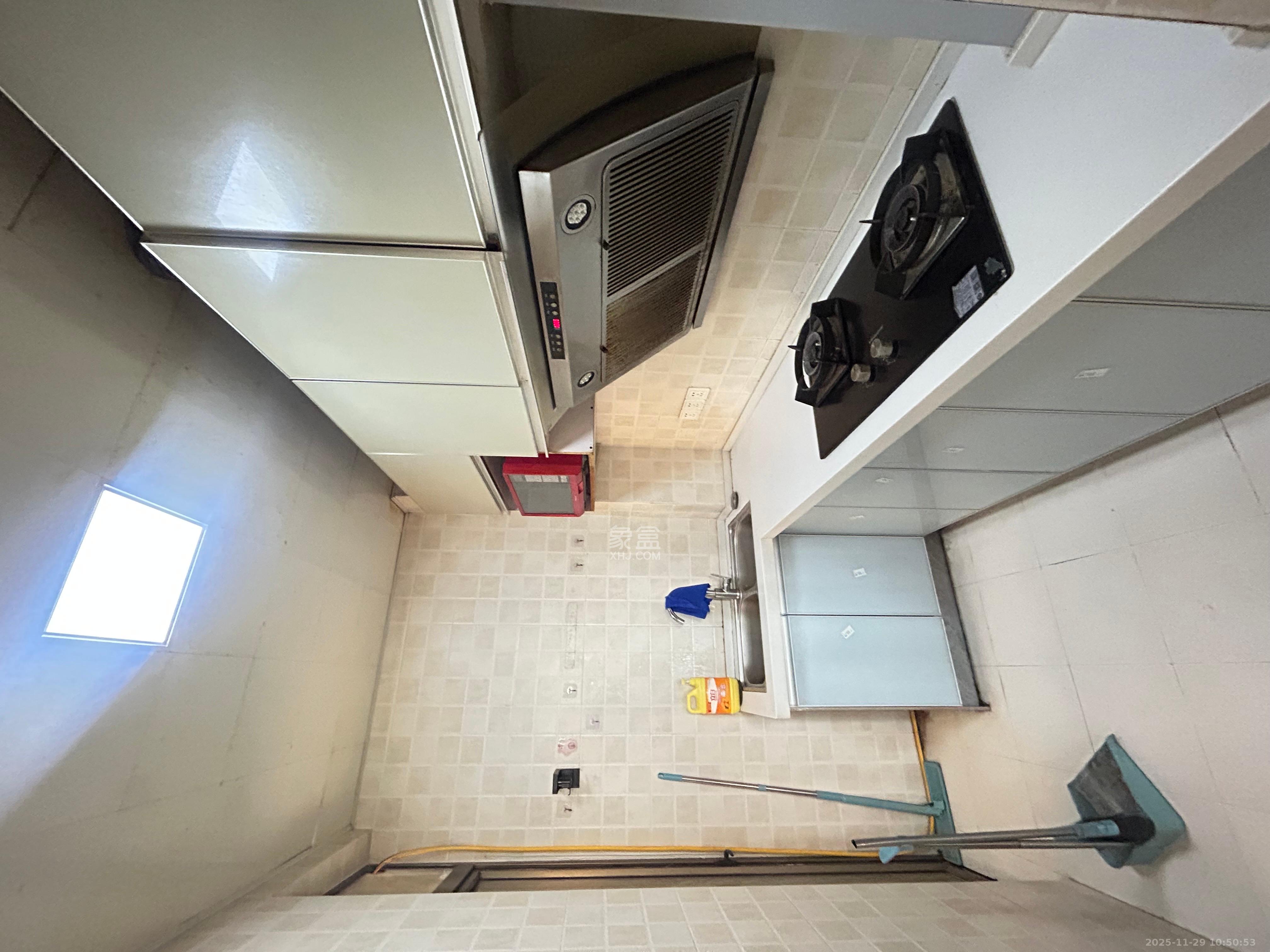 岳泰理想城  1室2厅1卫    2500.0元/月室内图