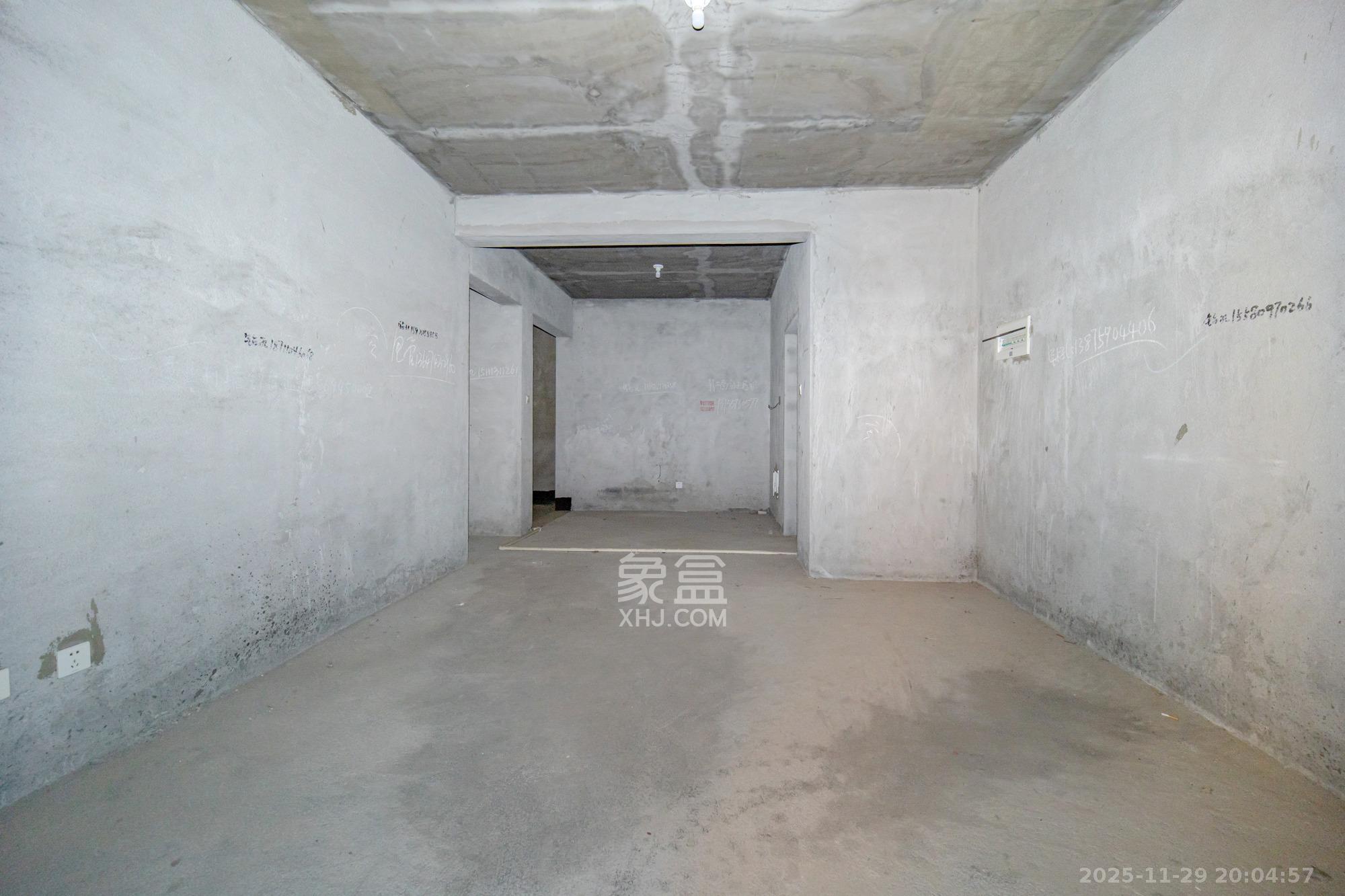 楚天世纪城西苑  3室2厅1卫    62.8万客厅