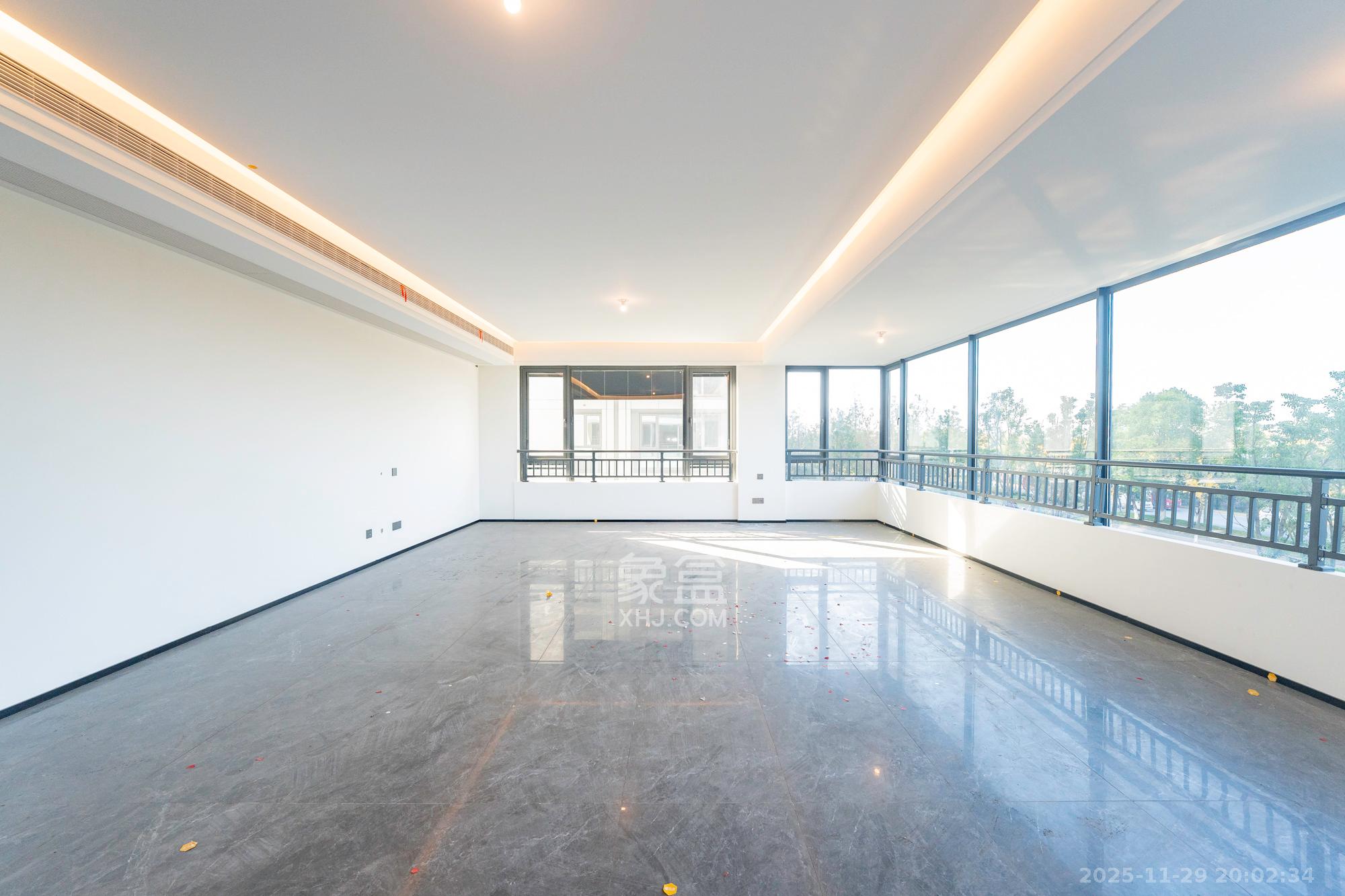 万科松湖天地  4室2厅3卫    320.0万