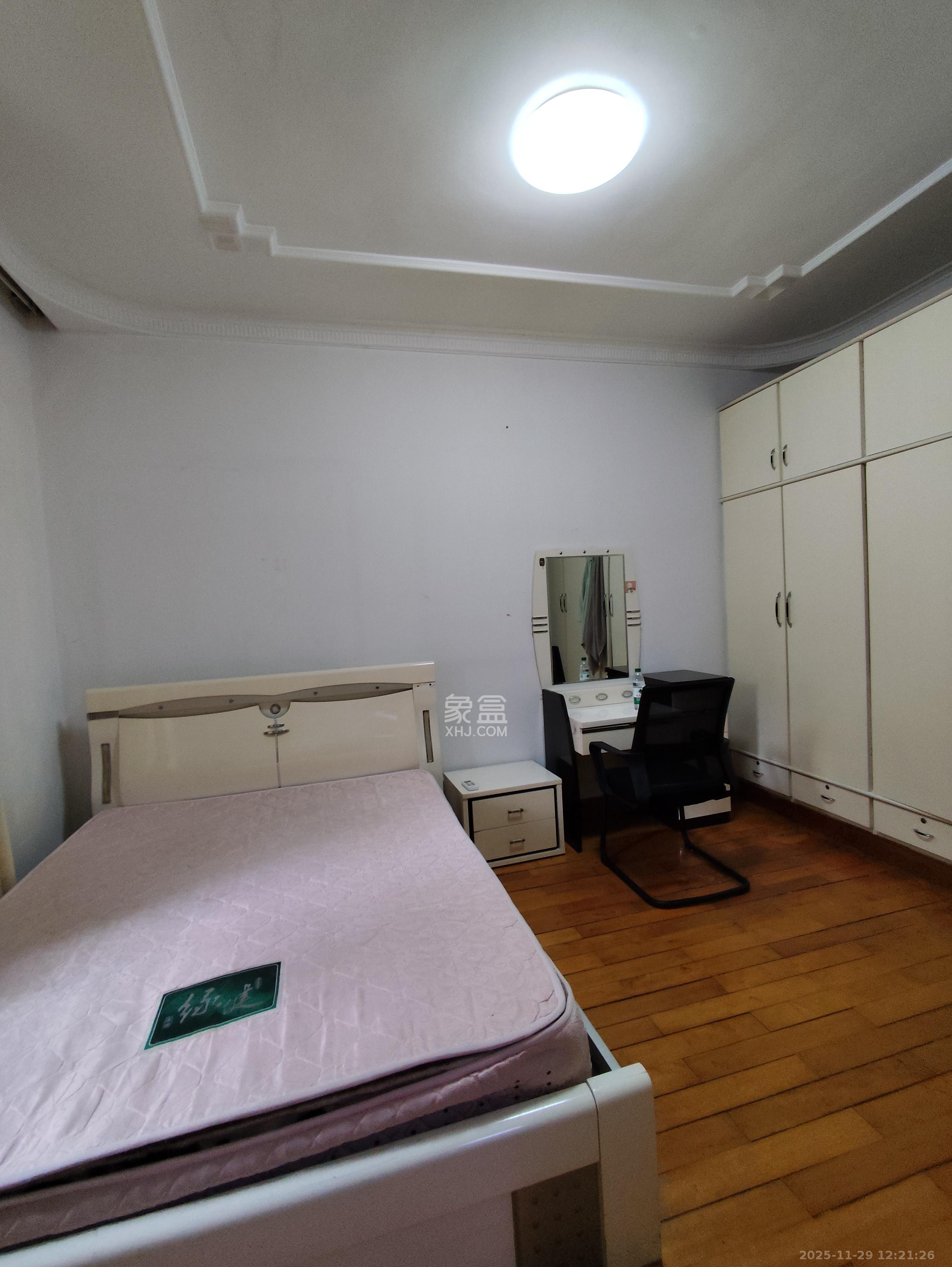 五一东村 1室1厅1卫 1400.0元/月 五一东村 1室1厅1卫 1400.0元/月室内图