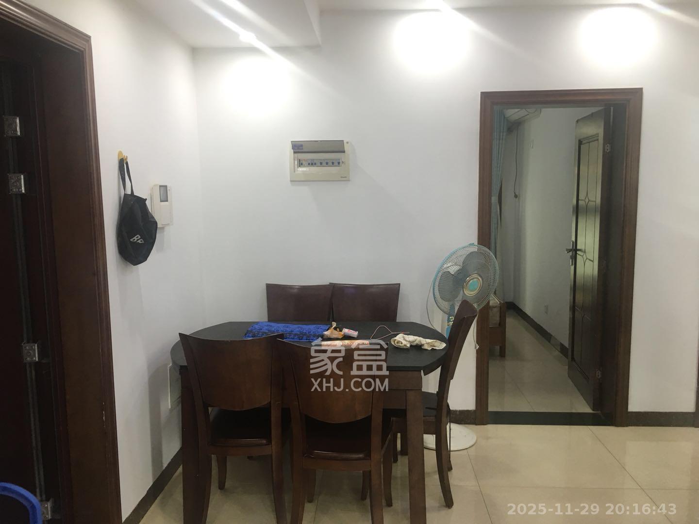 尊邸华庭  3室2厅2卫    2100.0元/月室内图