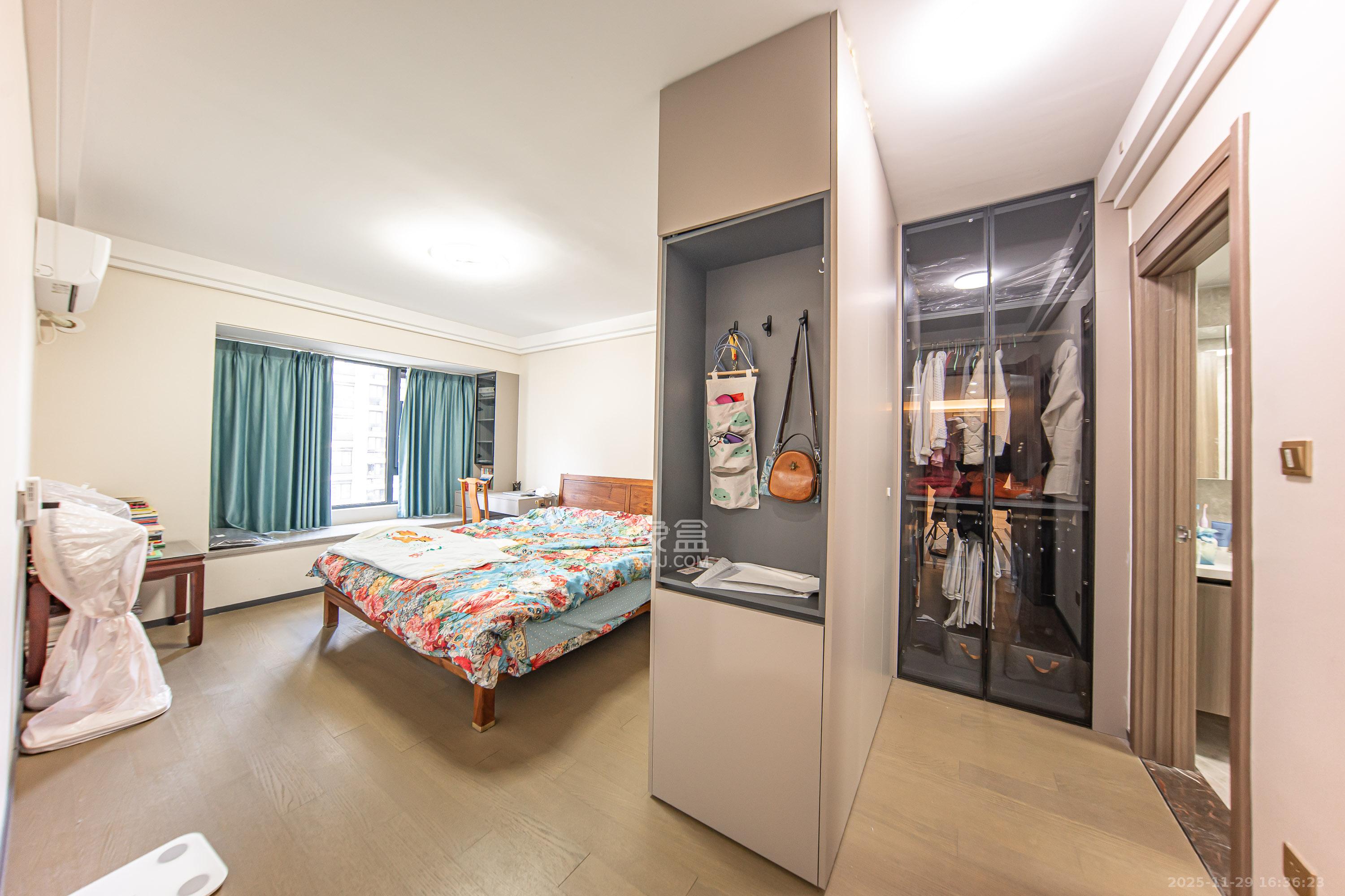 中海阅麓山二期 3室2厅2卫 158.0万 中海阅麓山二期 3室2厅2卫 158.0万卧室