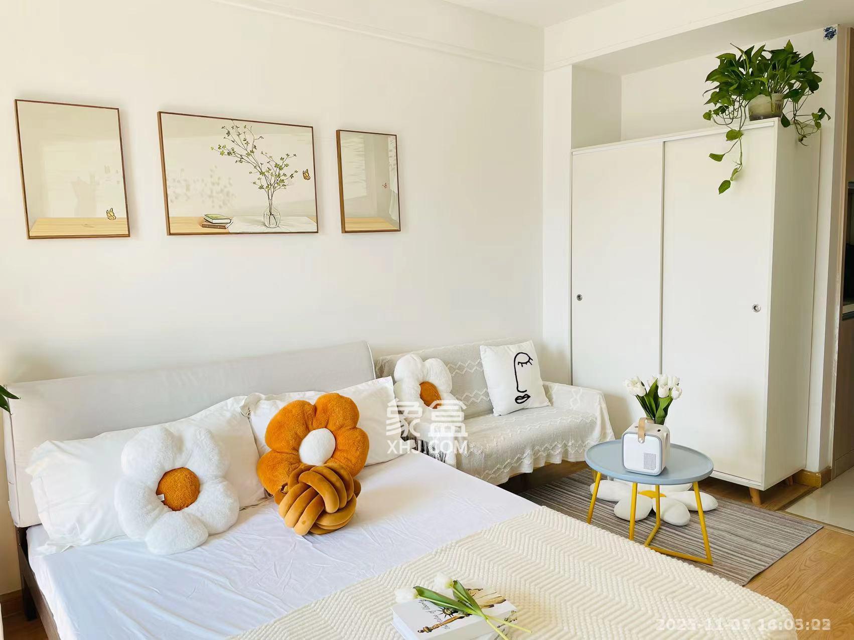 绿地中央广场  1室1厅1卫    1500.0元/月