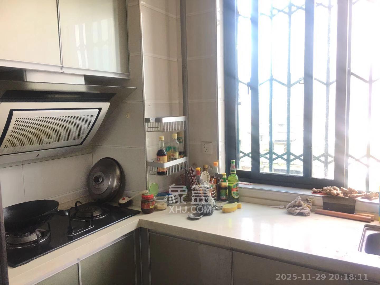 尊邸华庭 3室2厅2卫 2100.0元/月 尊邸华庭 3室2厅2卫 2100.0元/月室内图