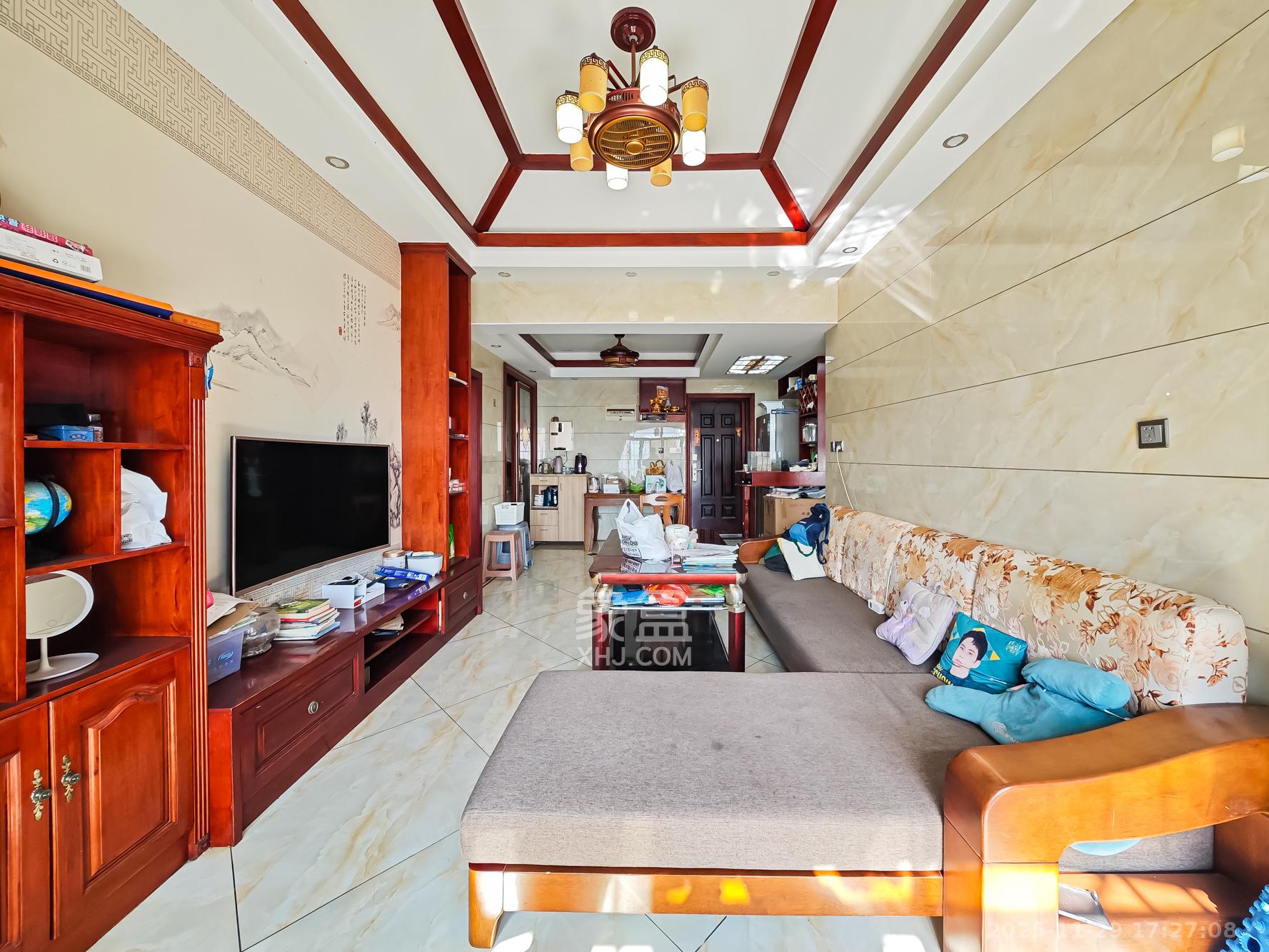 水映加州  3室2厅1卫    128.0万客厅