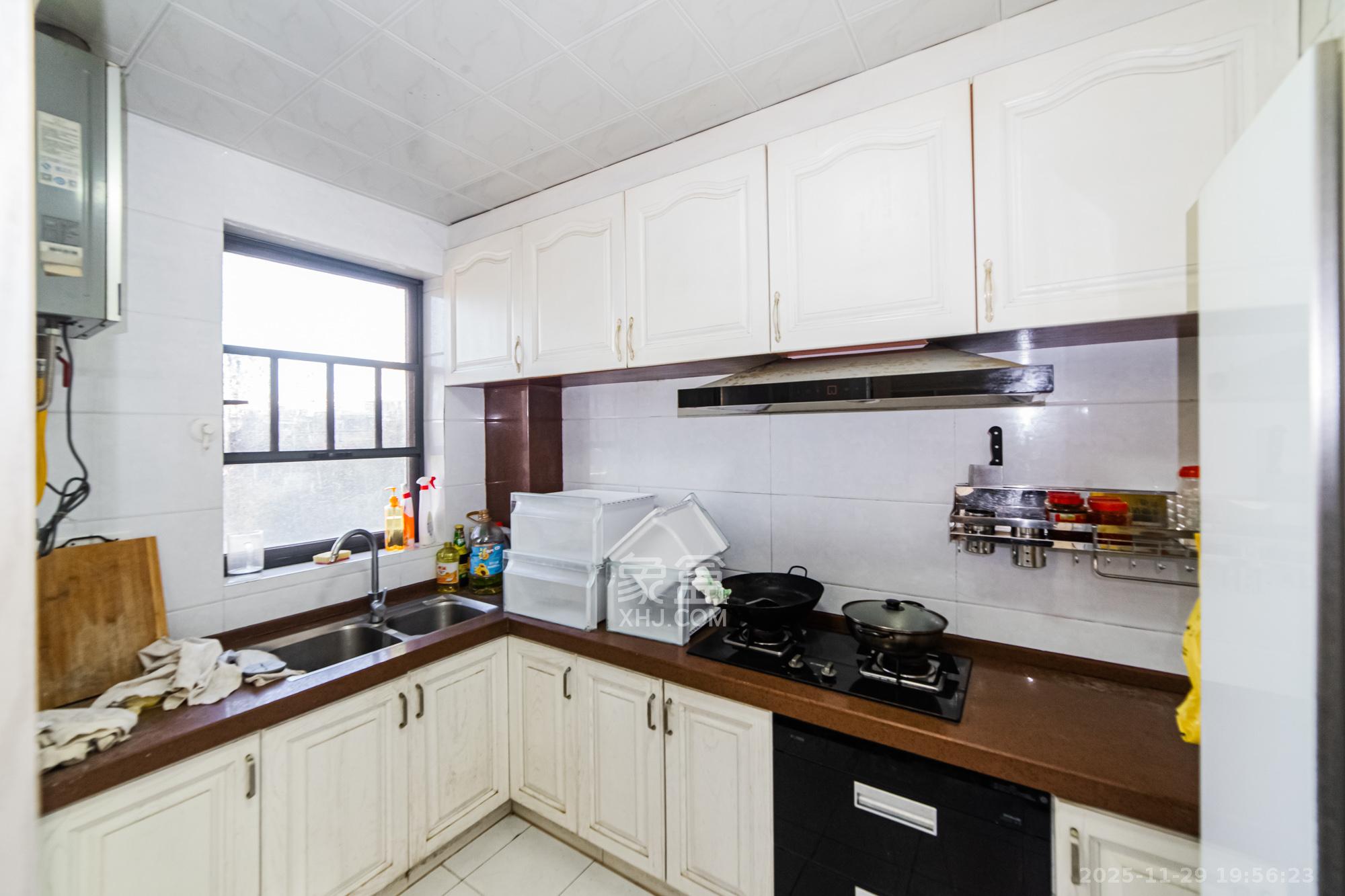 五矿沁园金城（春和景园）  1室2厅2卫    126.0万厨房