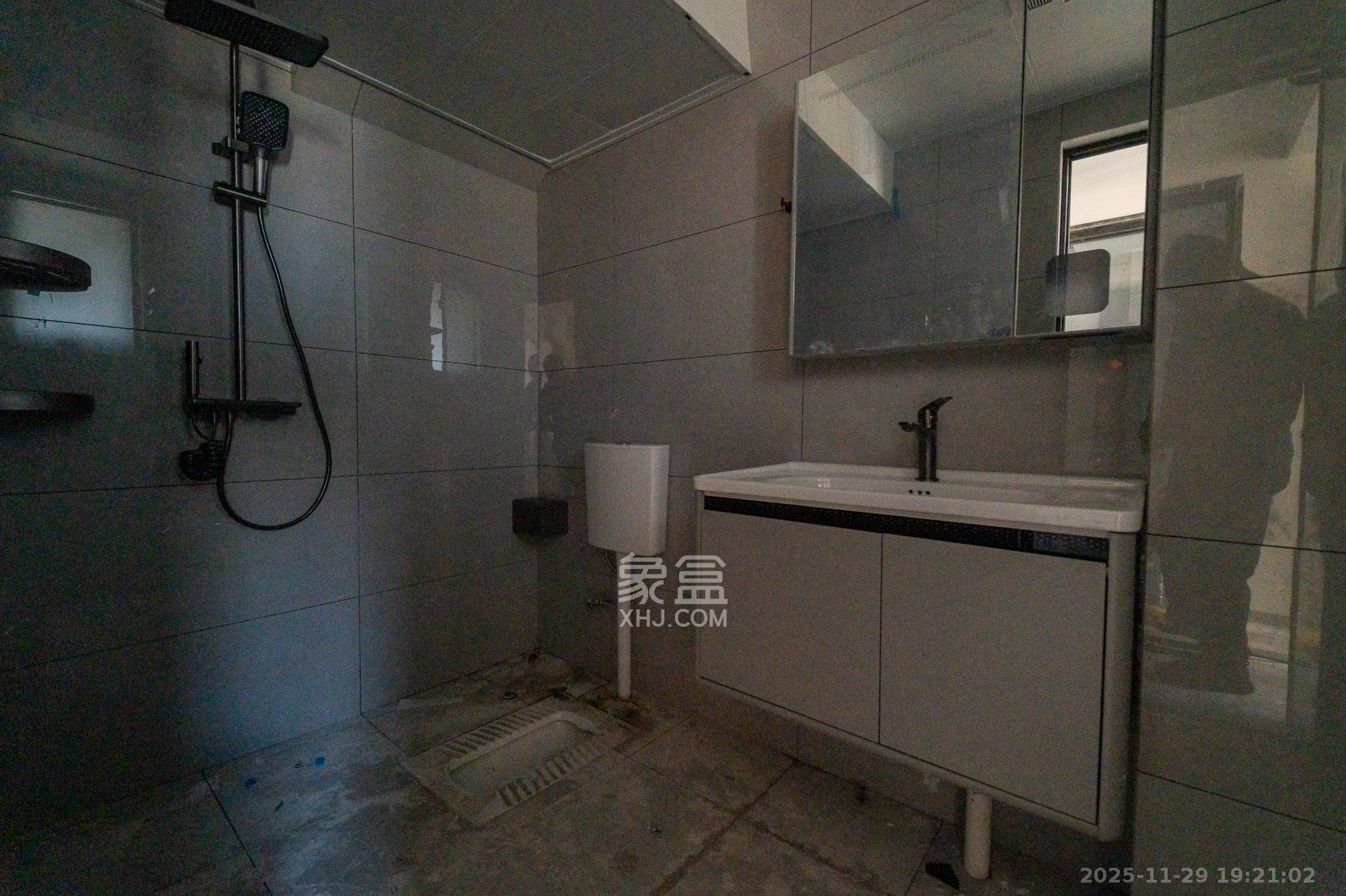 星湖湾一期高层  4室2厅2卫    106.8万其他