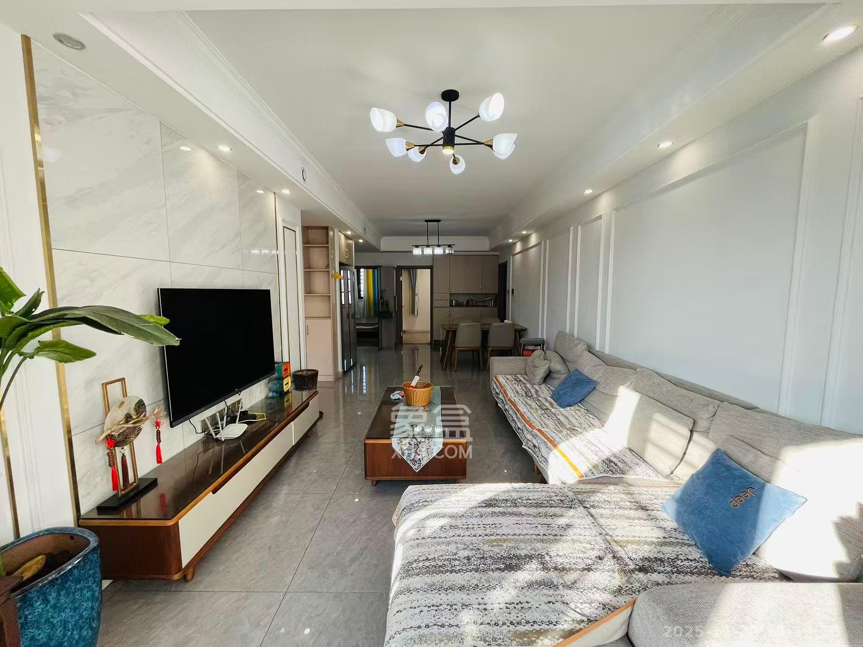 芙蓉万国城MOMA（卓越汇富苑）  4室1厅2卫    2800.0元/月