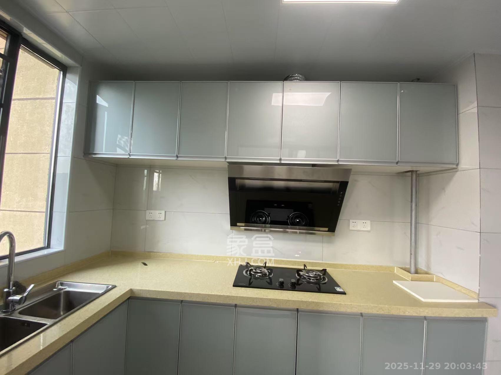 华润翡翠府  4室2厅1卫    3300.0元/月