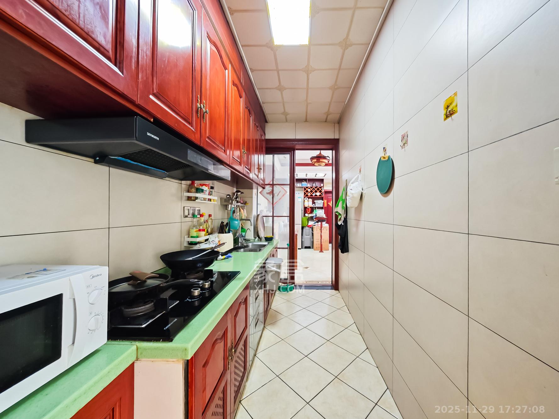 水映加州  3室2厅1卫    128.0万厨房