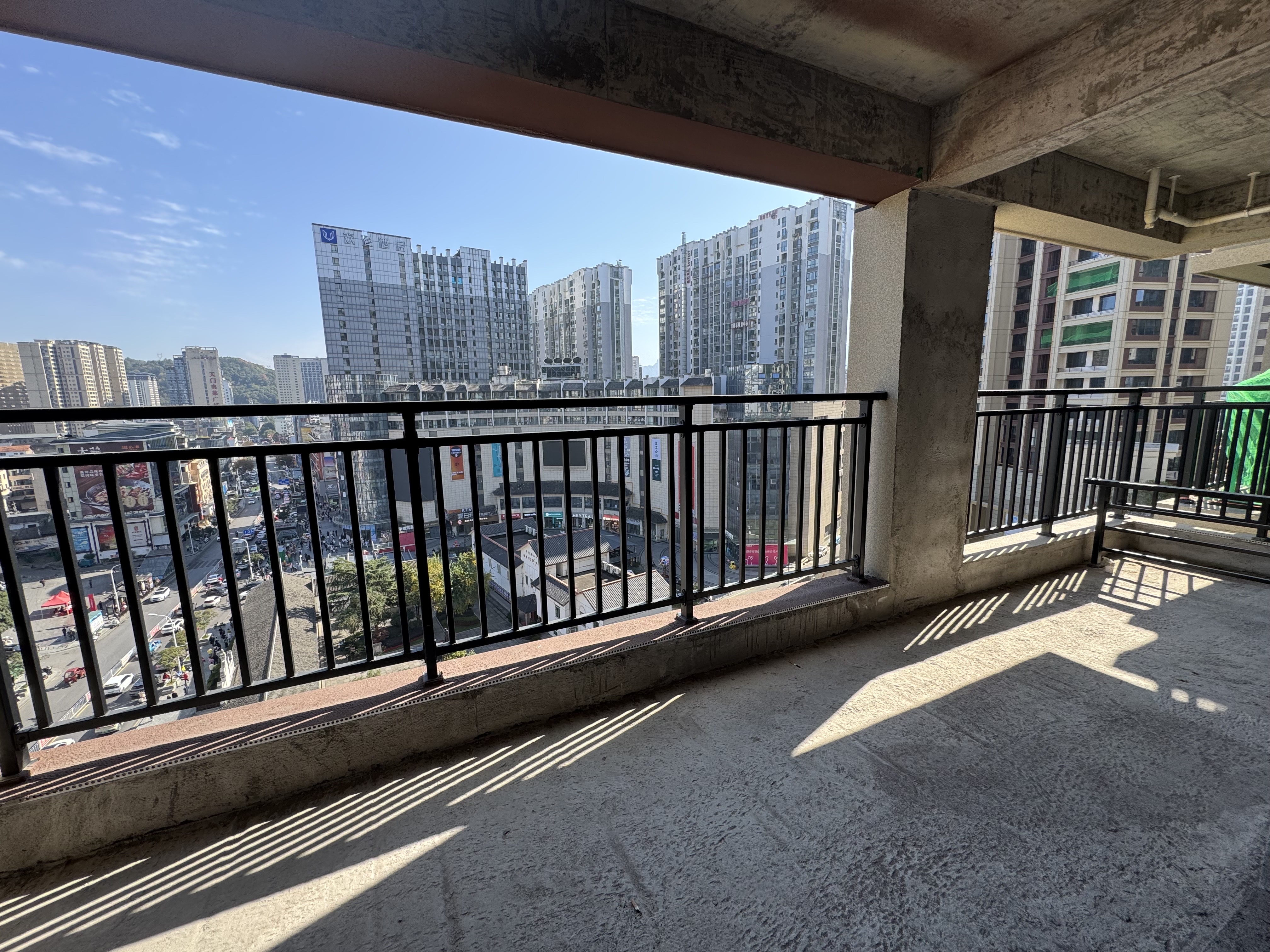 奇峰广场  4室2厅2卫    1000.0元/月