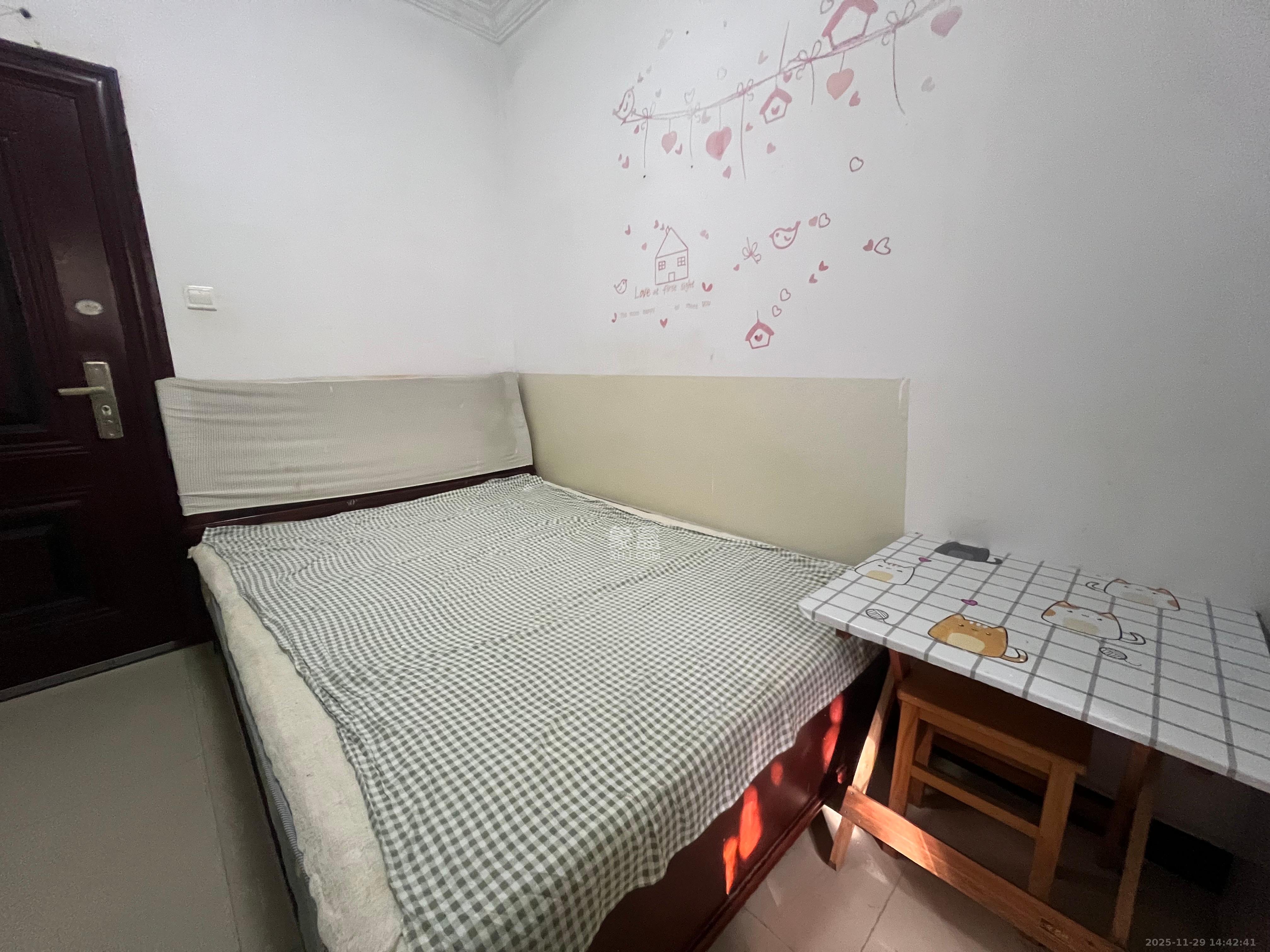 润泽园  1室0厅0卫    900.0元/月