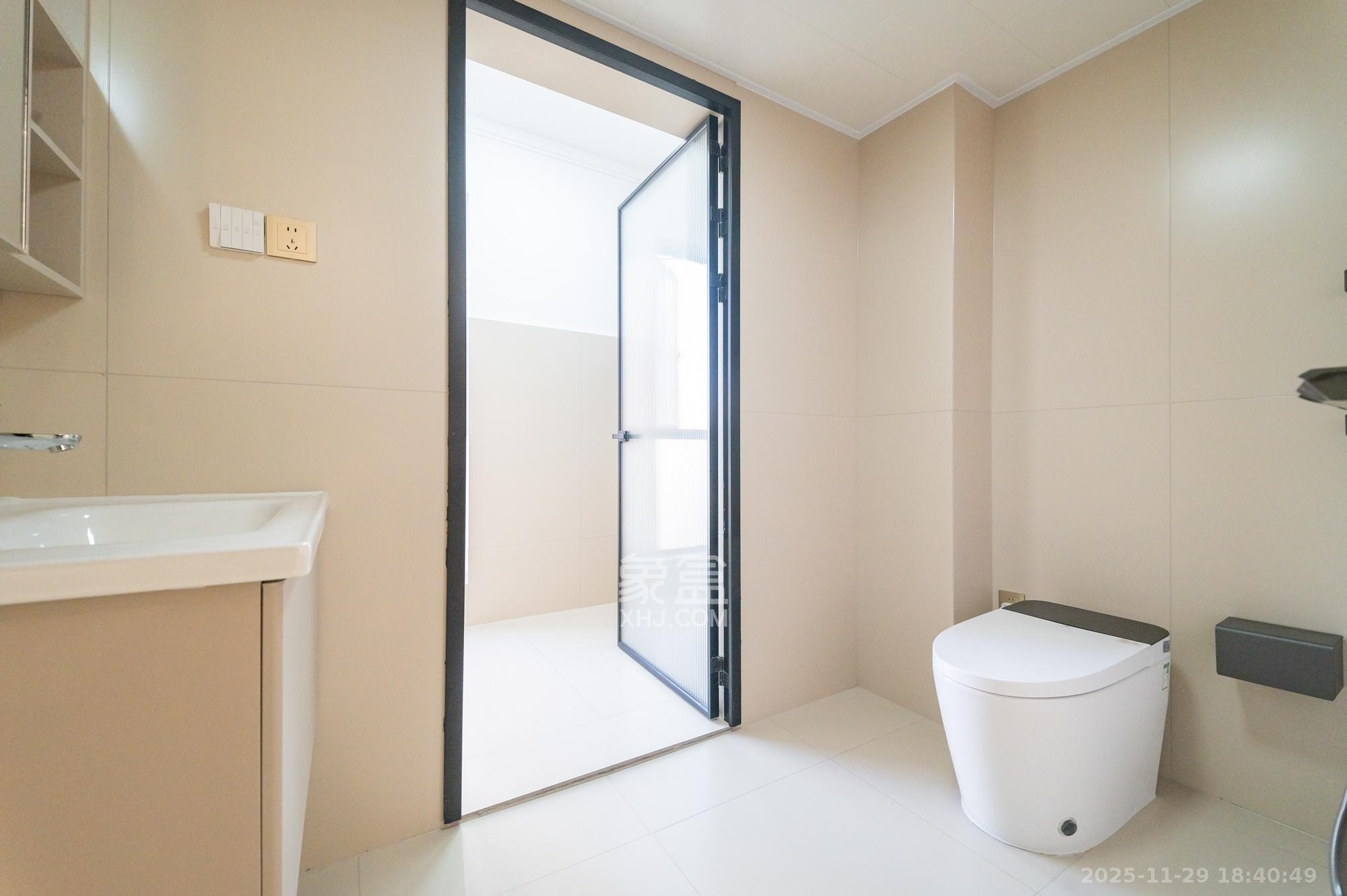 星湖湾一期高层  3室2厅2卫    91.0万卫生间