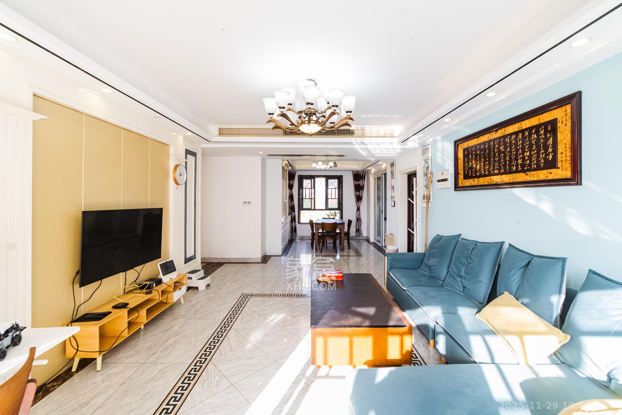 五矿沁园金城（春和景园）  1室2厅2卫    126.0万客厅