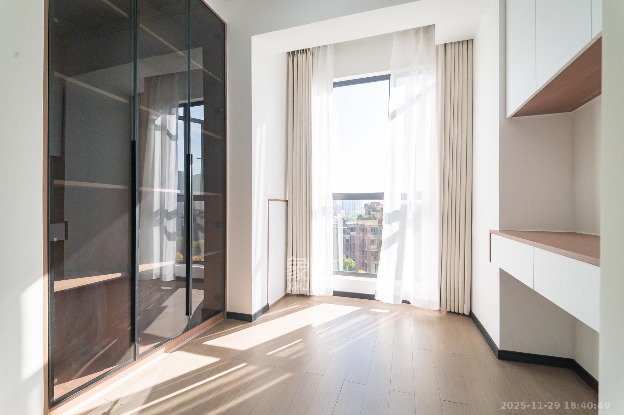 星湖湾一期高层 3室2厅2卫 91.0万 星湖湾一期高层 3室2厅2卫 91.0万阳台