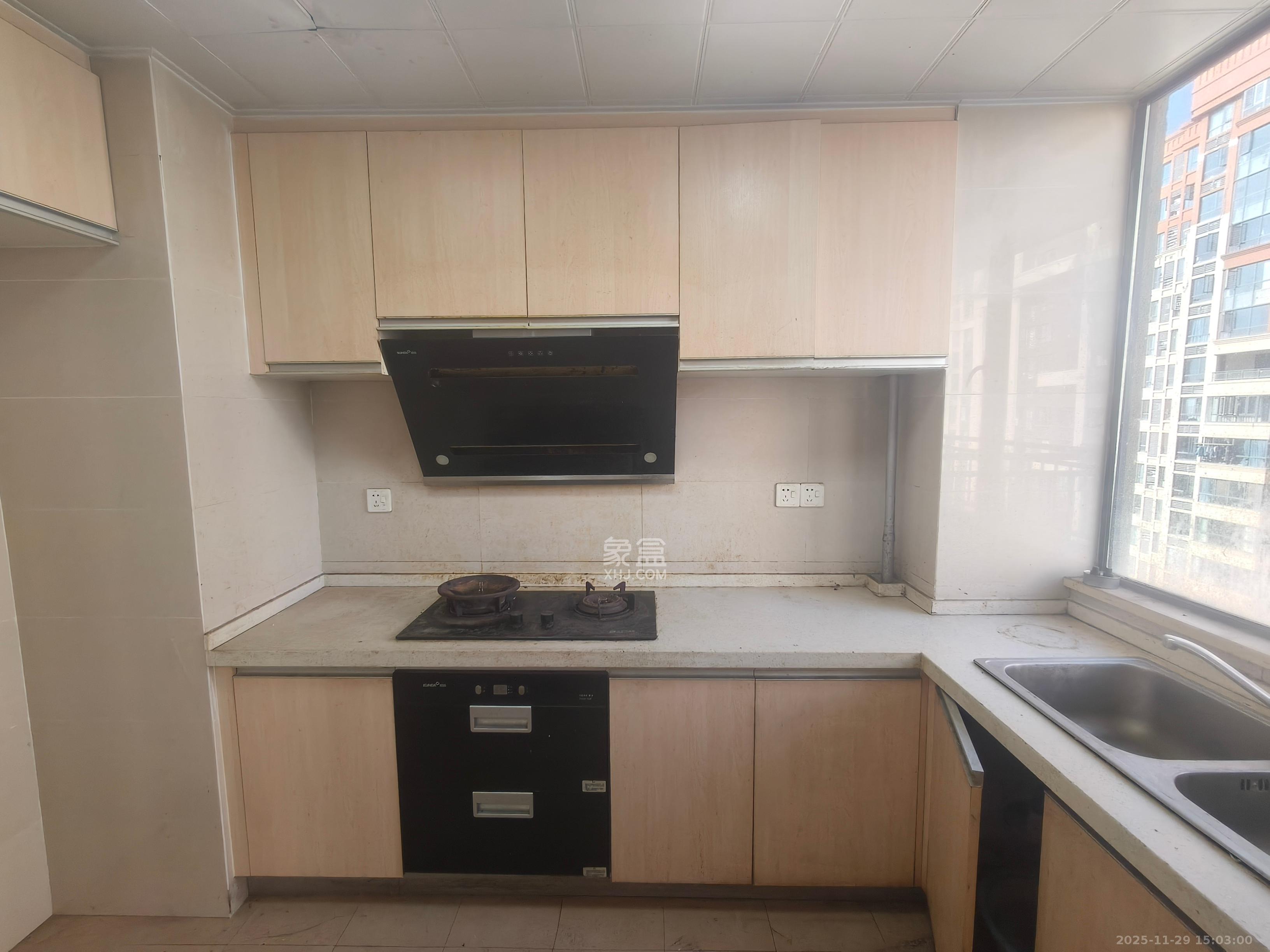 五矿万境蓝山  4室2厅2卫    2800.0元/月