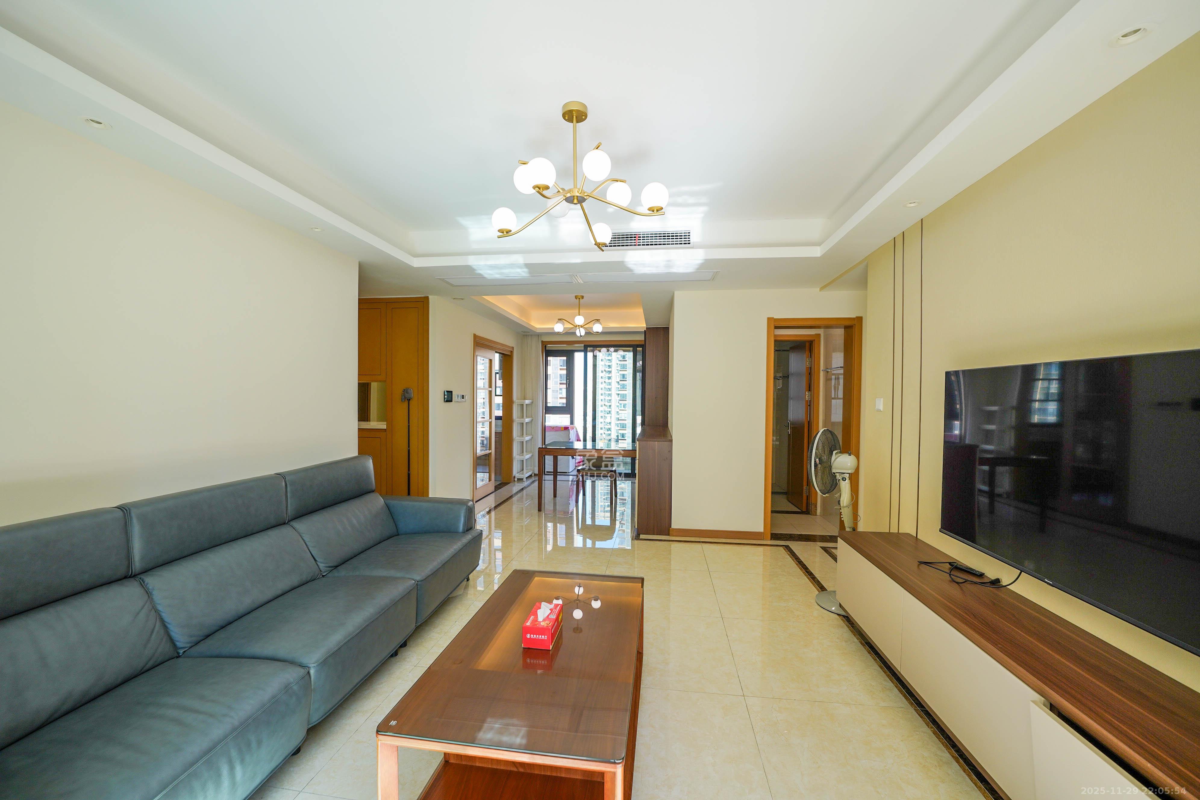 中建璟和城 4室2厅2卫 130.0万 中建璟和城 4室2厅2卫 130.0万客厅