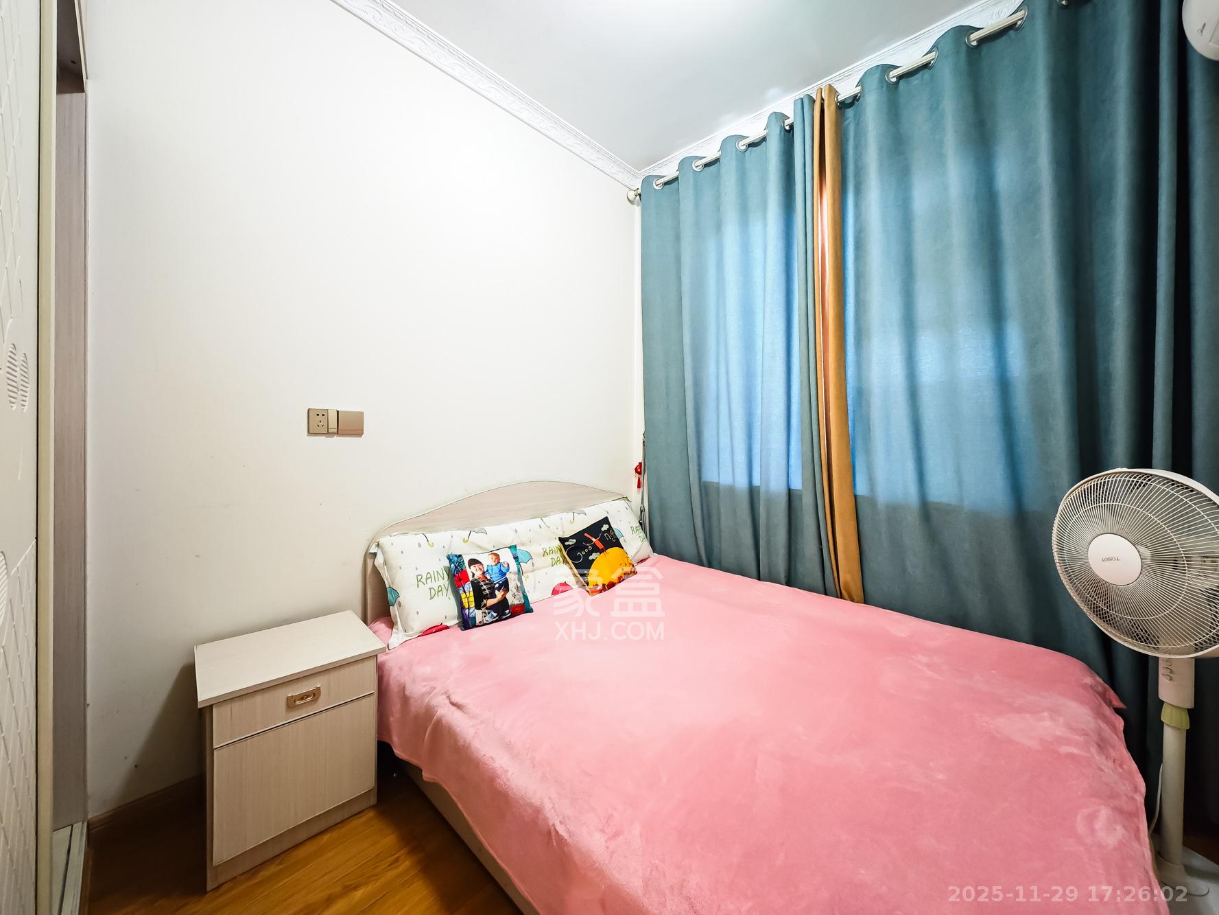 绿地海外滩一期  4室2厅2卫    110.0万卧室