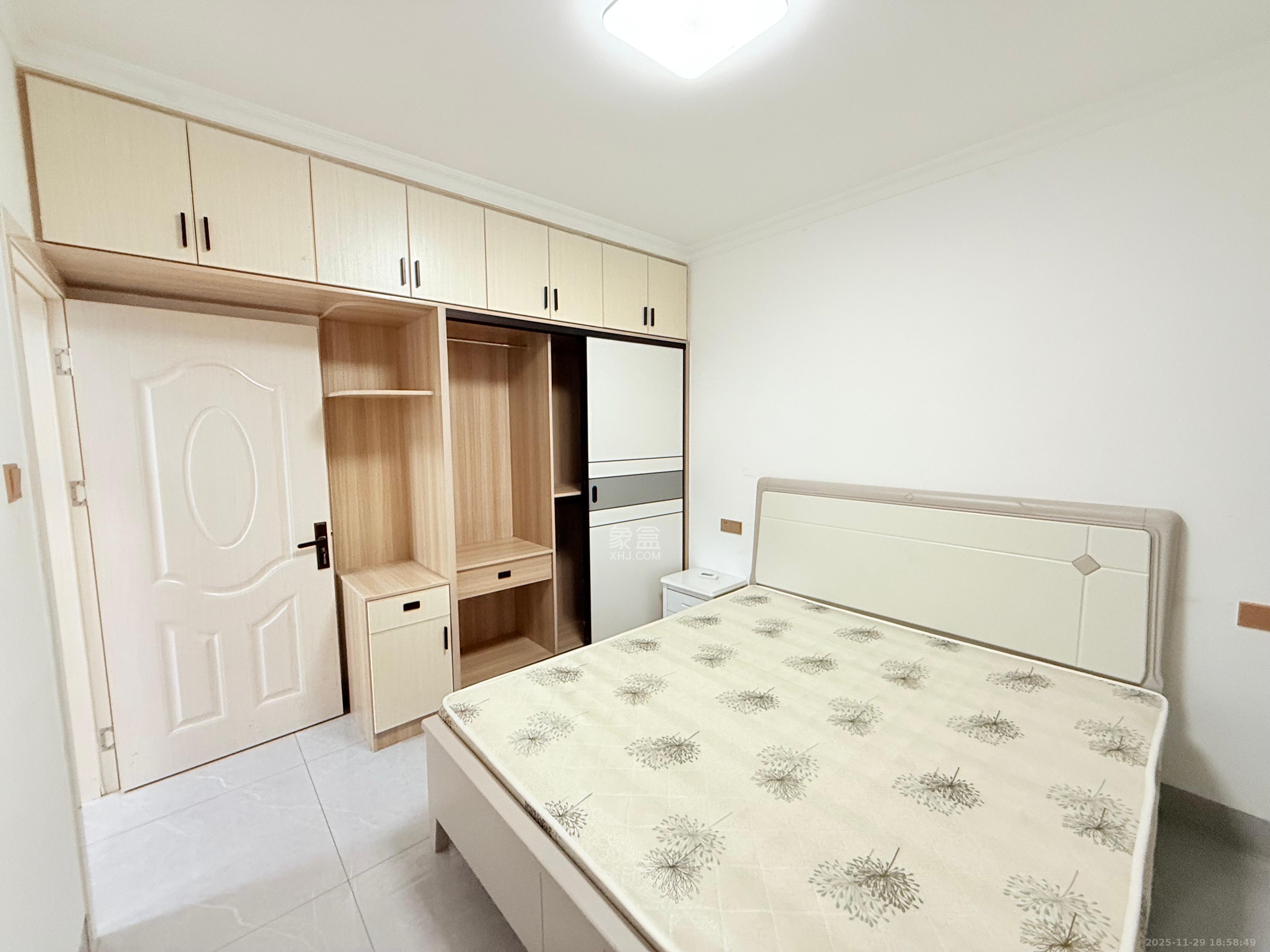 和润园三期 3室2厅1卫 2500.0元/月 和润园三期 3室2厅1卫 2500.0元/月室内图