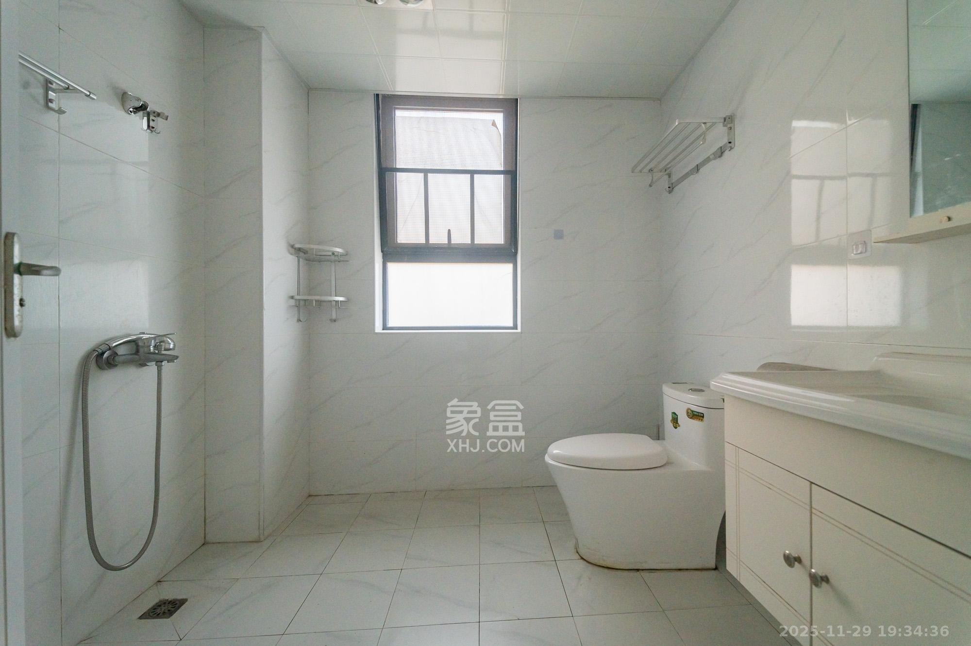 恒基凯旋门三期 4室2厅2卫 148.0万 恒基凯旋门三期 4室2厅2卫 148.0万卫生间