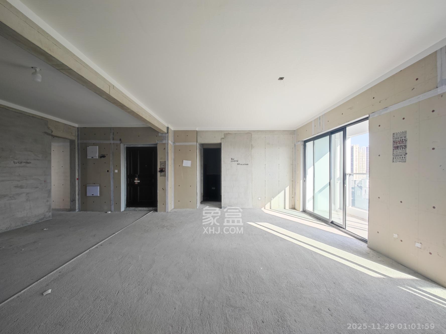 远洋红星天铂二期 4室2厅3卫 218.0万 远洋红星天铂二期 4室2厅3卫 218.0万客厅