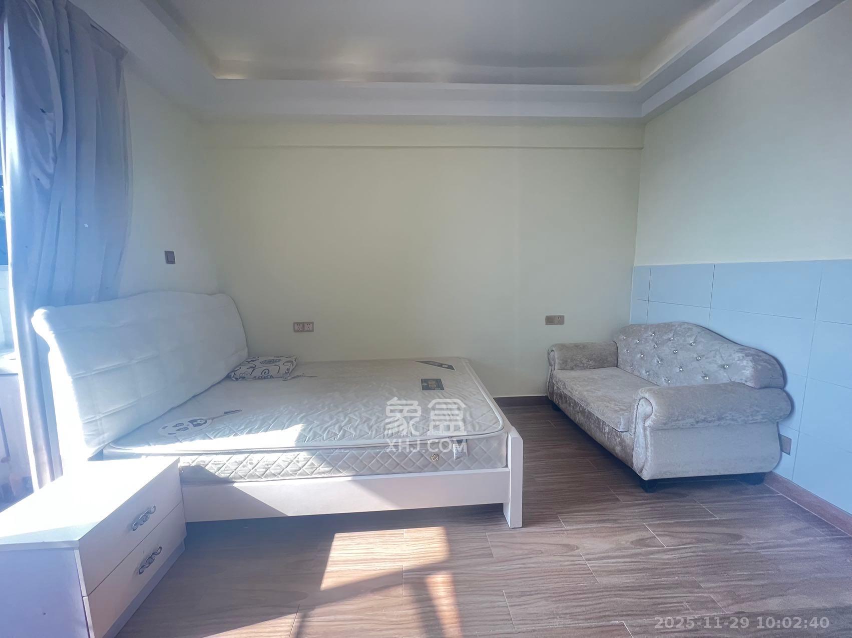 保利麓谷林语I区  1室1厅1卫    1350.0元/月室内图