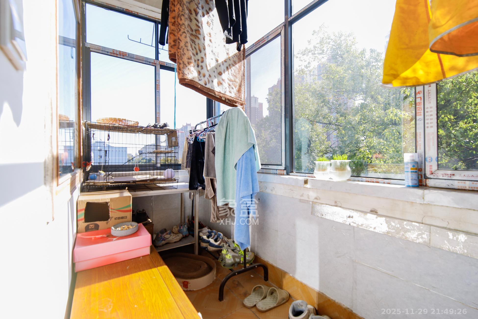 三湘小区  2室1厅1卫    33.8万阳台