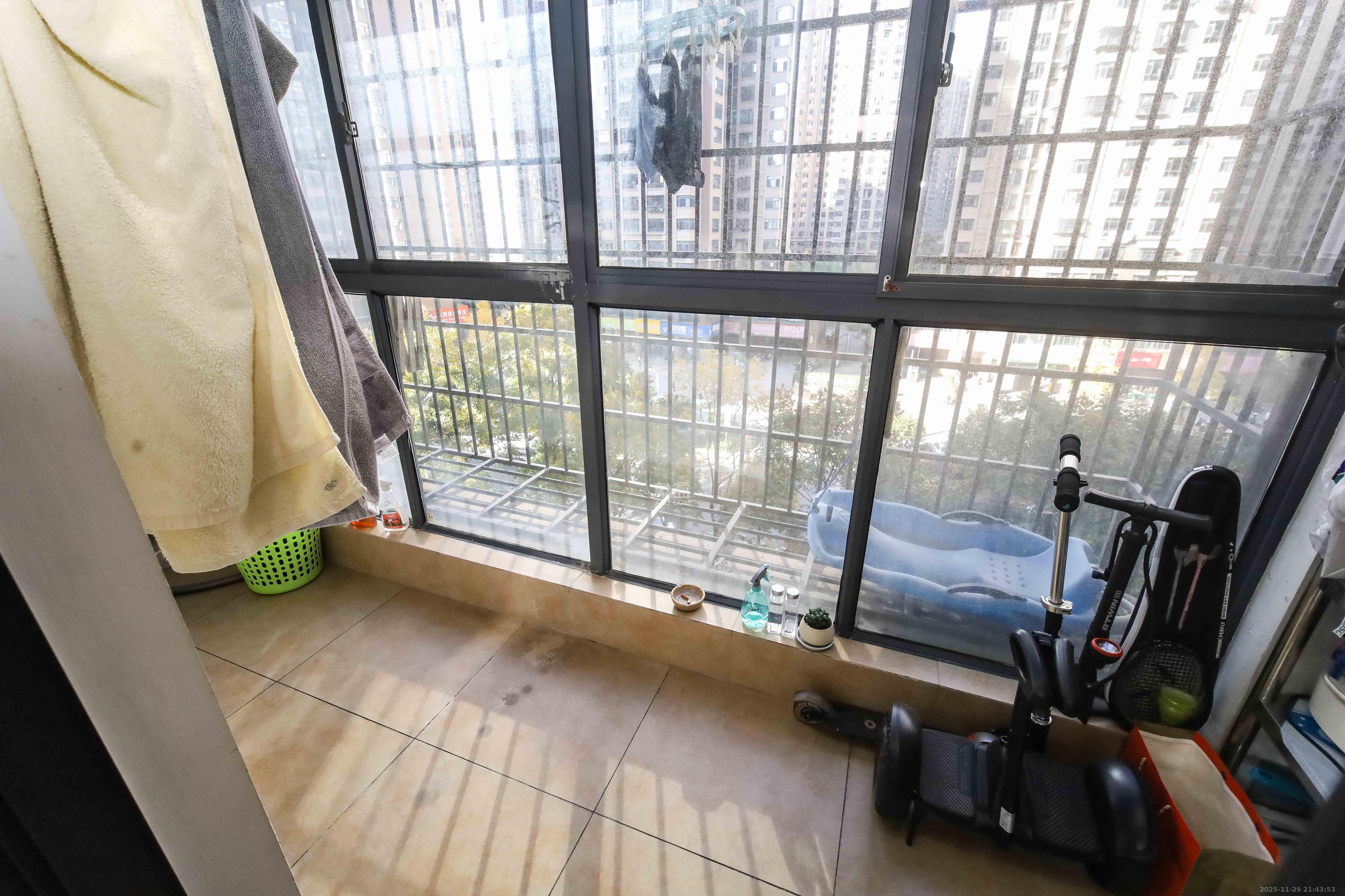 辉煌国际城一期  3室2厅2卫    110.0万阳台