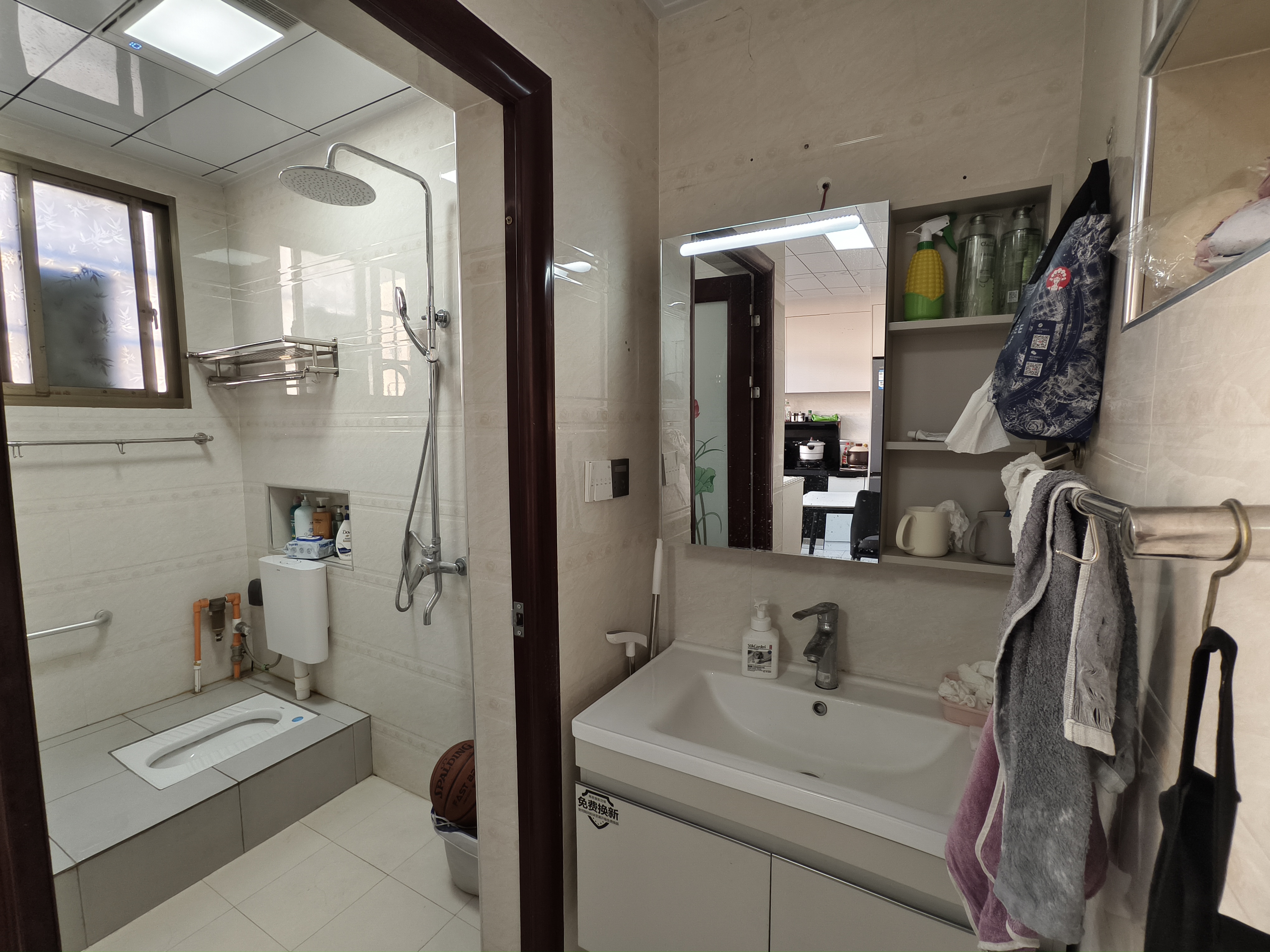 娄底市供销大院家属楼 3室2厅2卫 63.8万 娄底市供销大院家属楼 3室2厅2卫 63.8万客厅