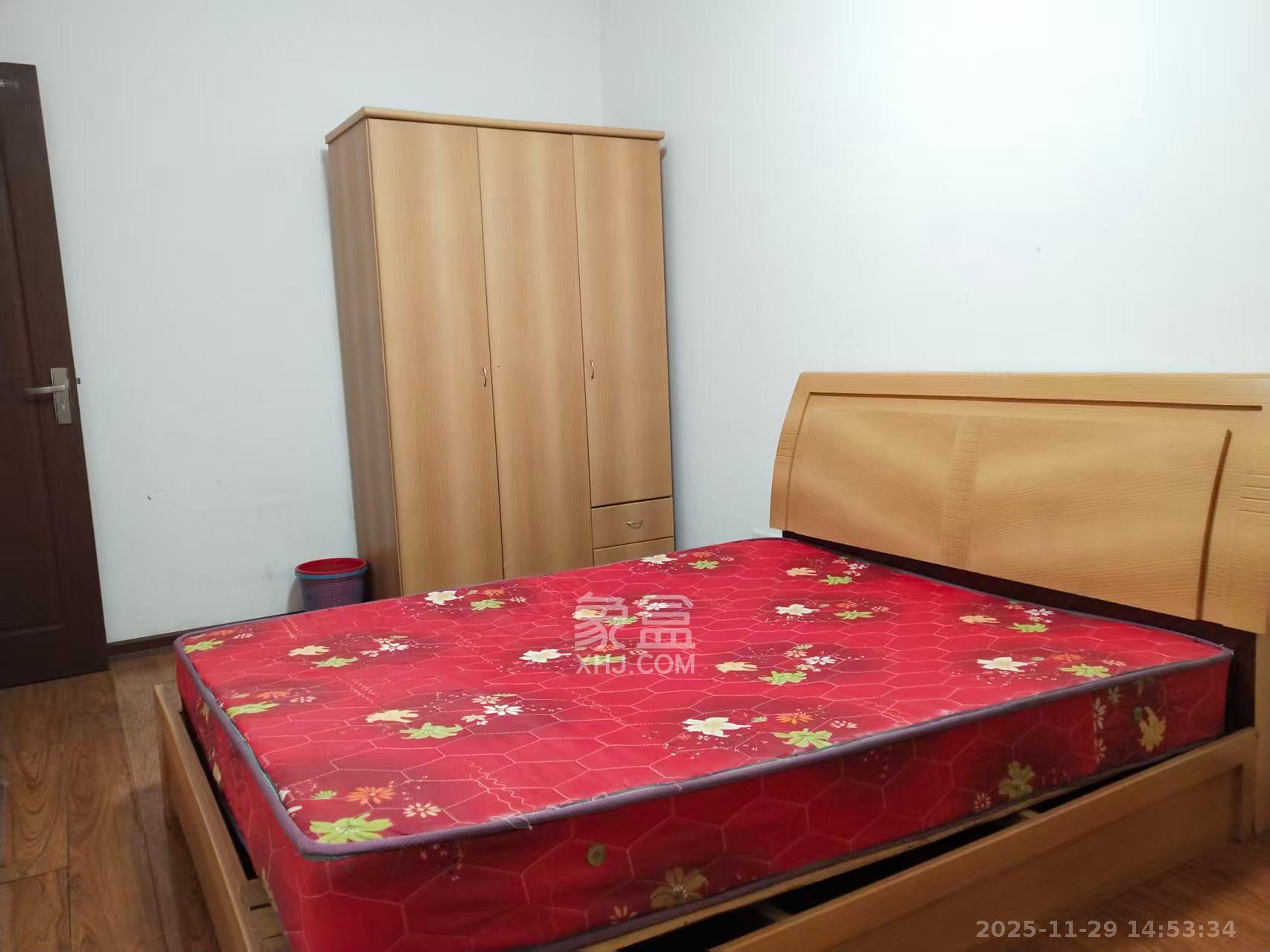 阳光100二期  3室2厅2卫    3000.0元/月室内图