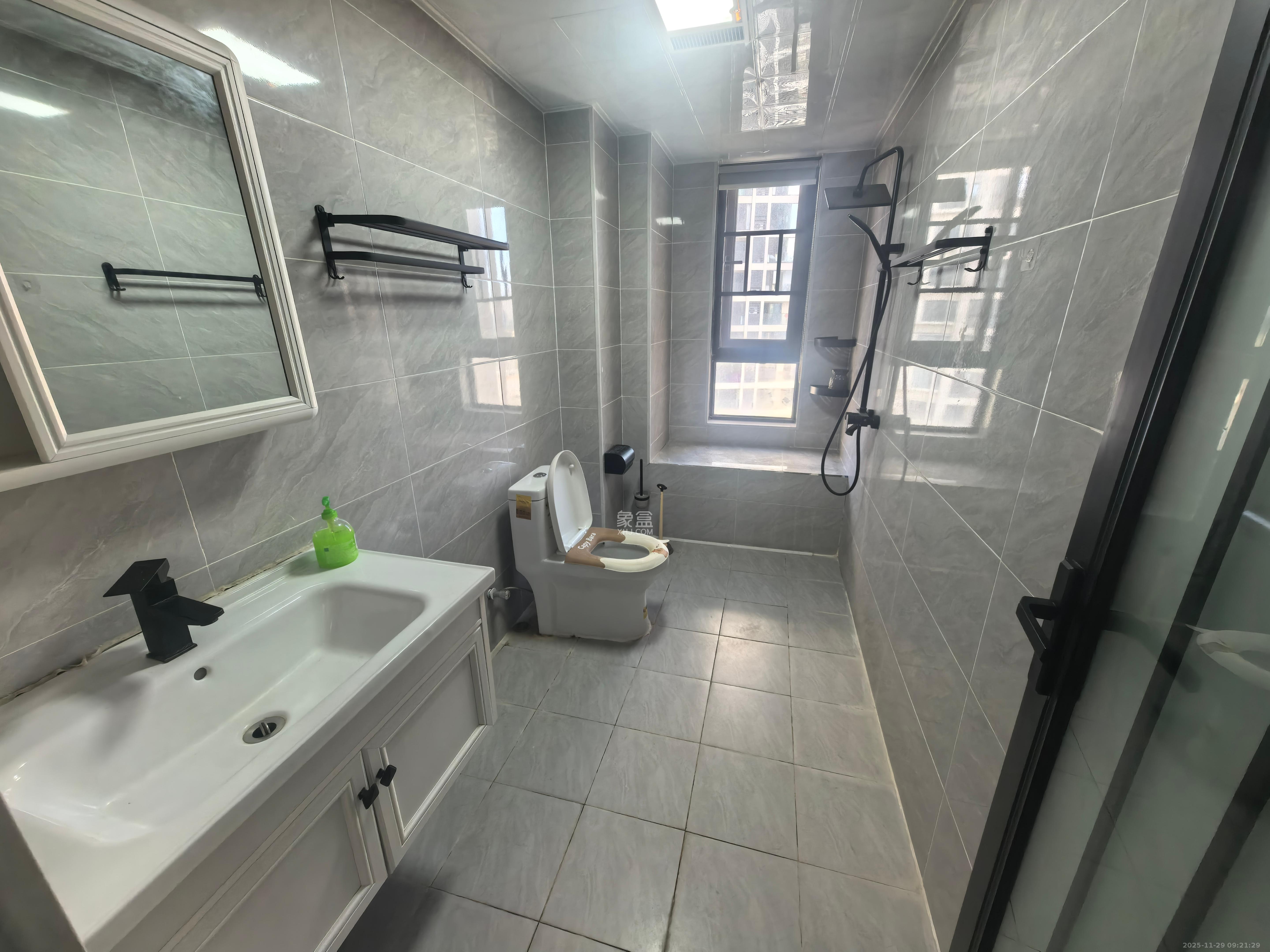 远洋红星天铂一期 3室2厅2卫 2700.0元/月 远洋红星天铂一期 3室2厅2卫 2700.0元/月室内图