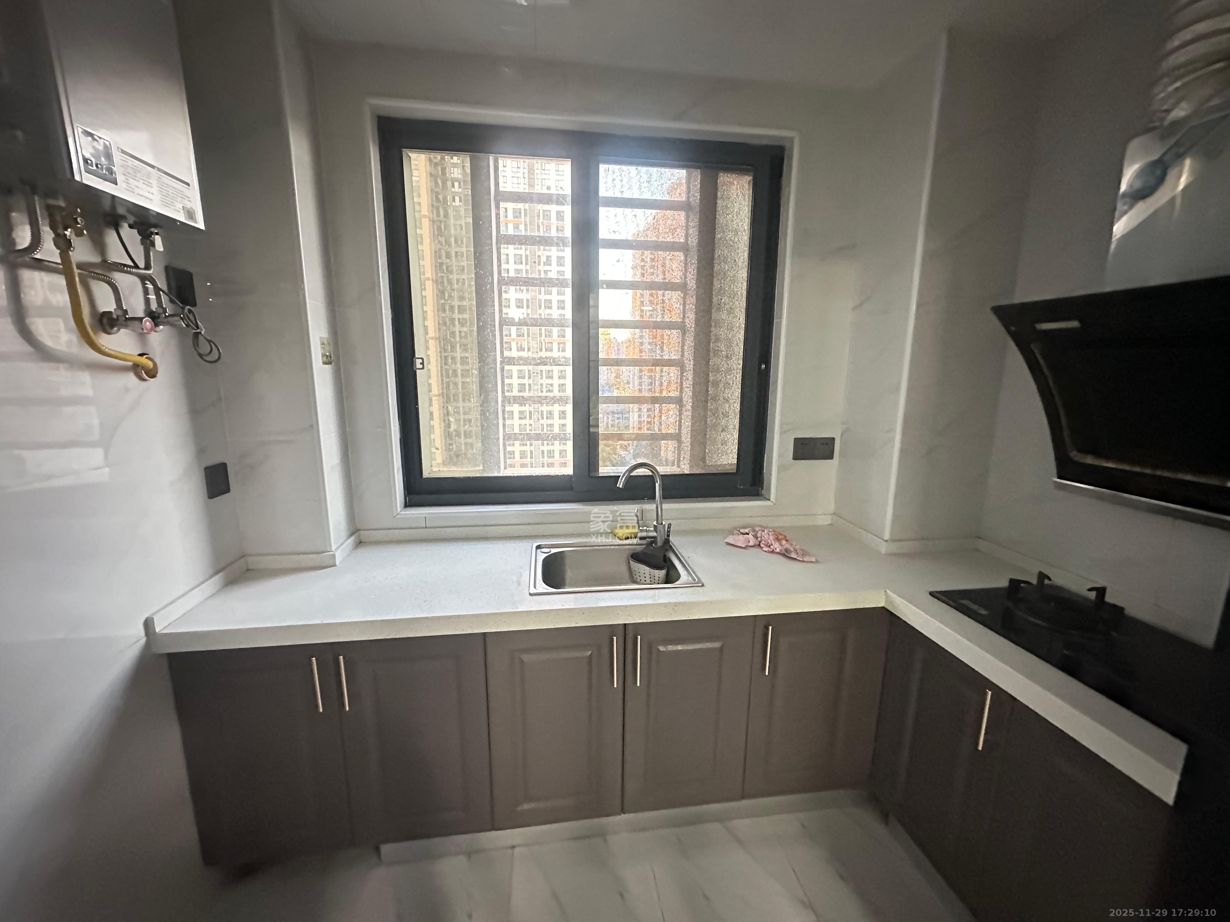 奥克斯广场 4室2厅2卫 3500.0元/月 奥克斯广场 4室2厅2卫 3500.0元/月室内图