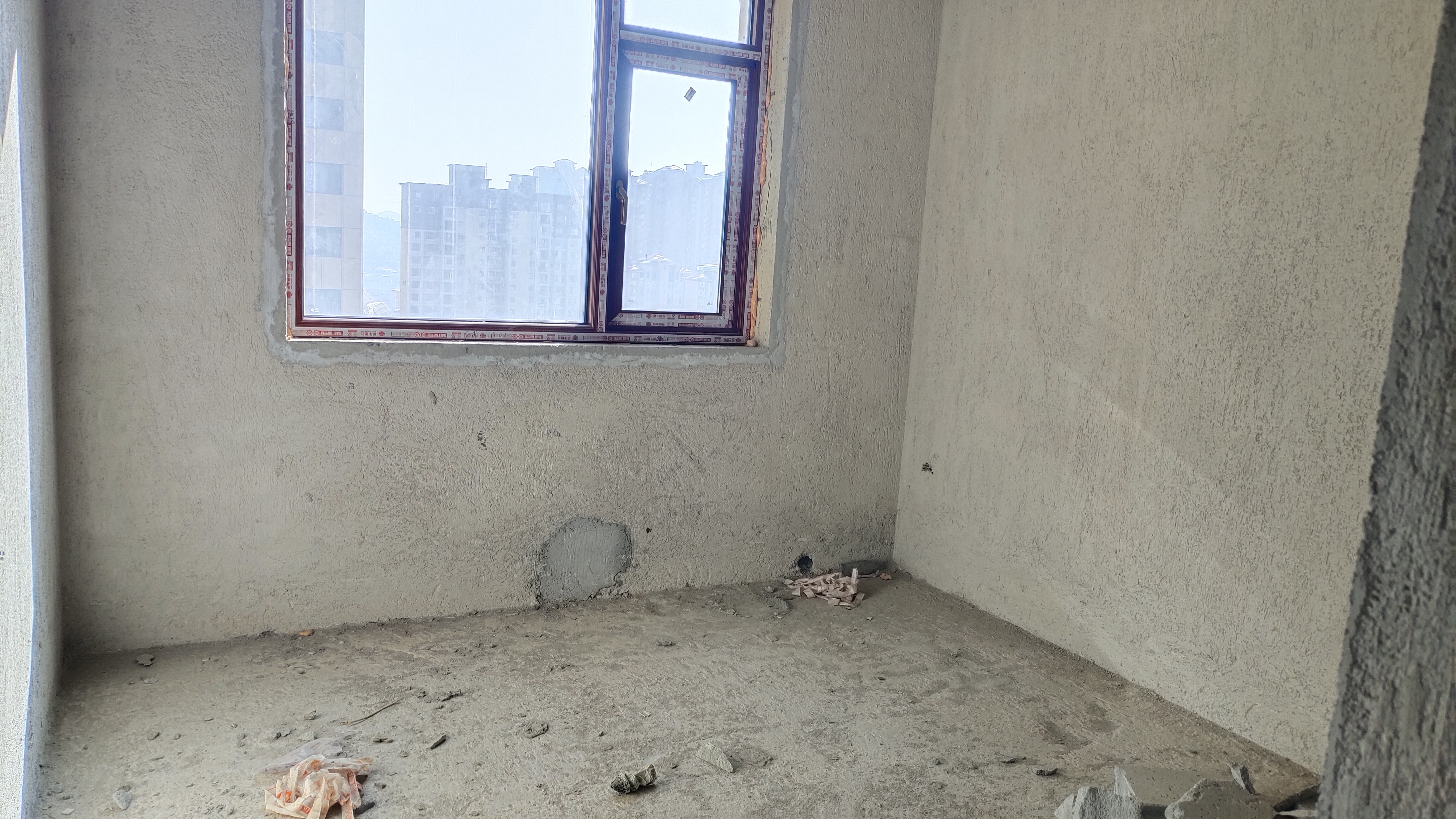 石化大院  4室2厅2卫    69.8万客厅