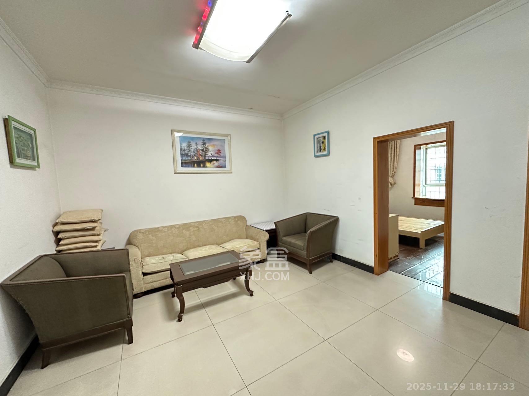 中南汽车世界 2室1厅1卫 1100.0元/月 中南汽车世界 2室1厅1卫 1100.0元/月室内图