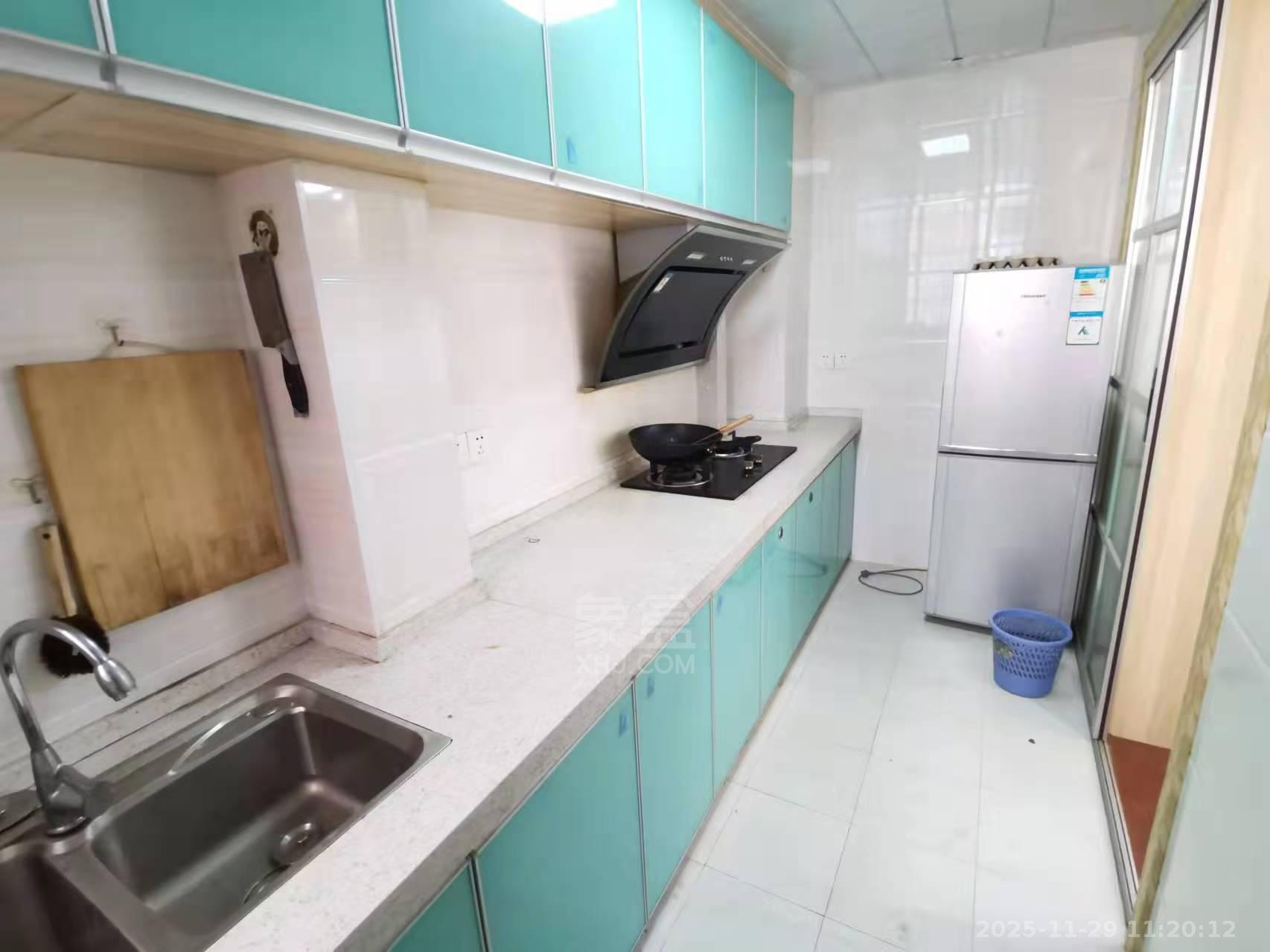 湘银星城  3室2厅2卫    2300.0元/月室内图