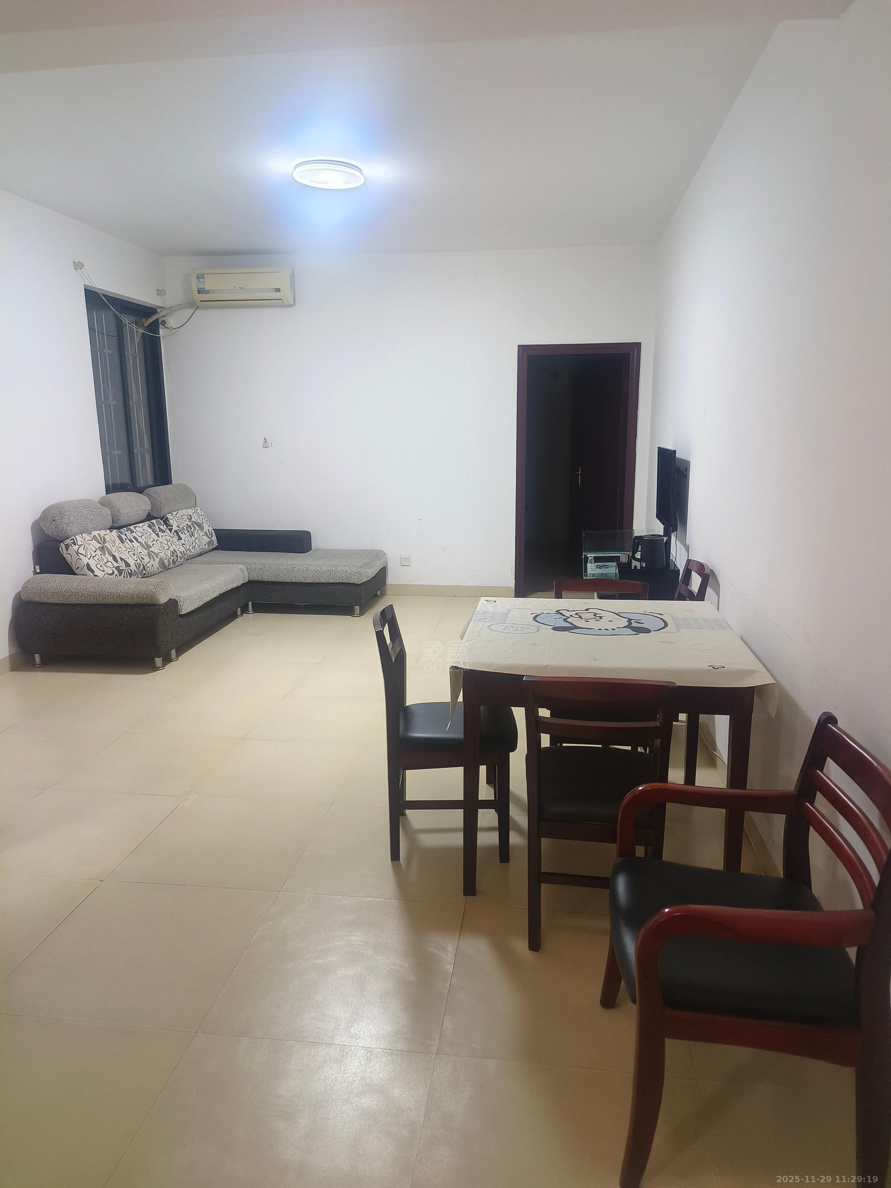 盛世华庭  2室2厅1卫    1300.0元/月