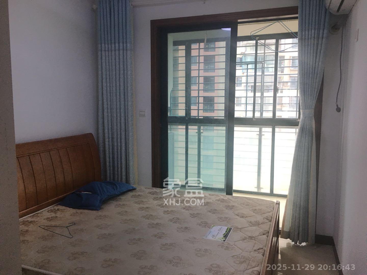 尊邸华庭  3室2厅2卫    2100.0元/月室内图