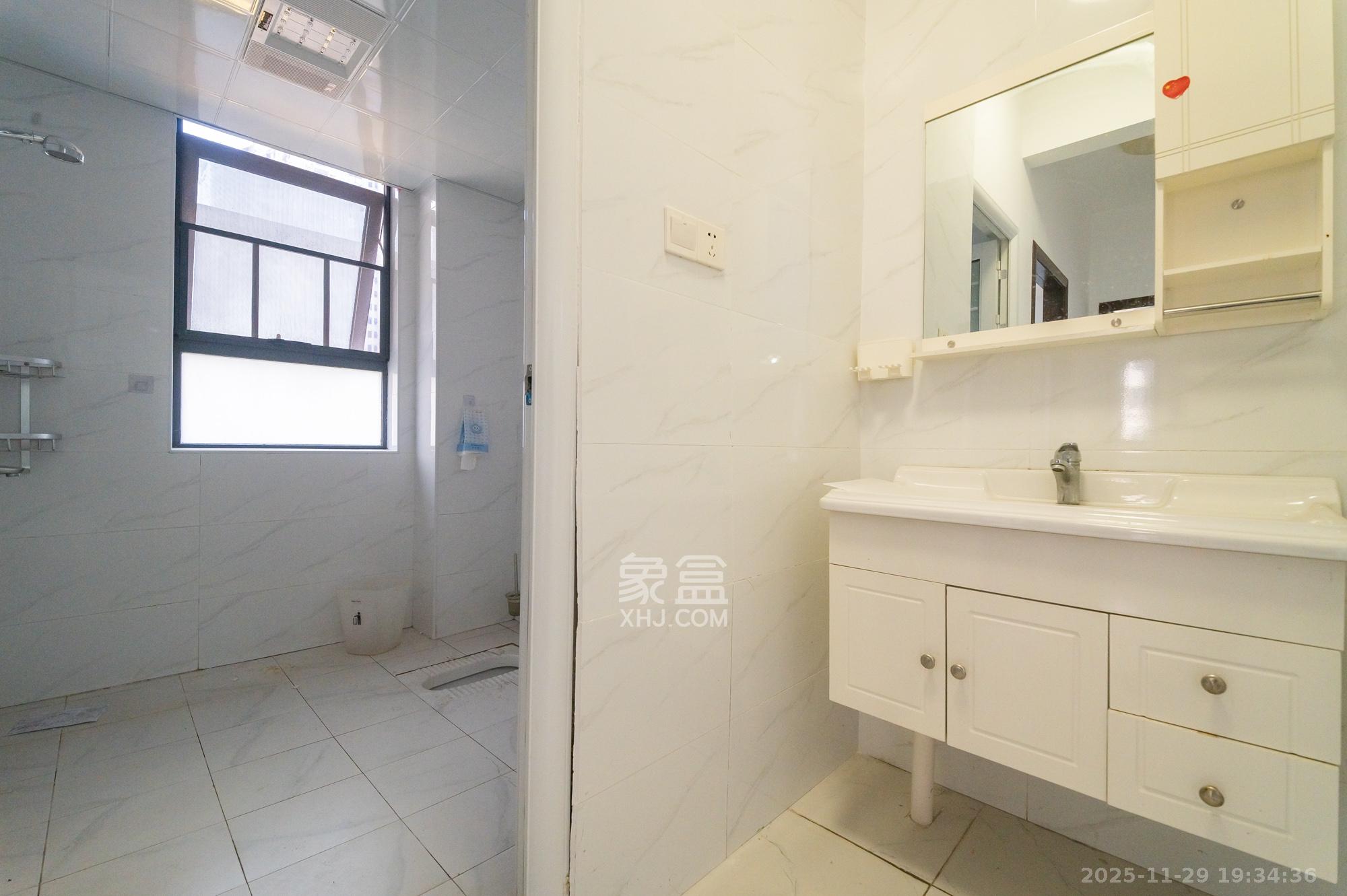 恒基凯旋门三期 4室2厅2卫 148.0万 恒基凯旋门三期 4室2厅2卫 148.0万卫生间