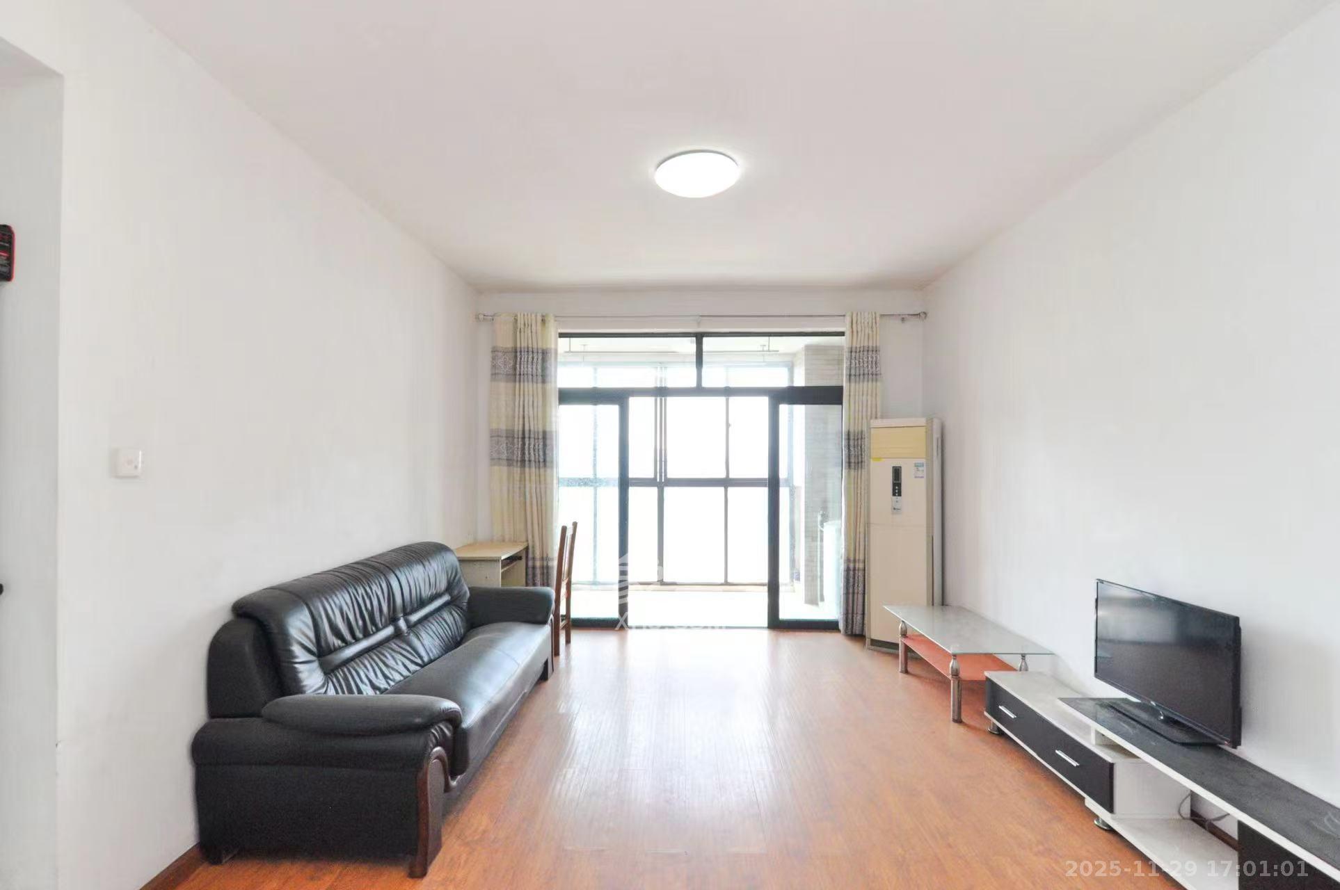 西点公园里 2室2厅1卫 2200.0元/月 西点公园里 2室2厅1卫 2200.0元/月室内图