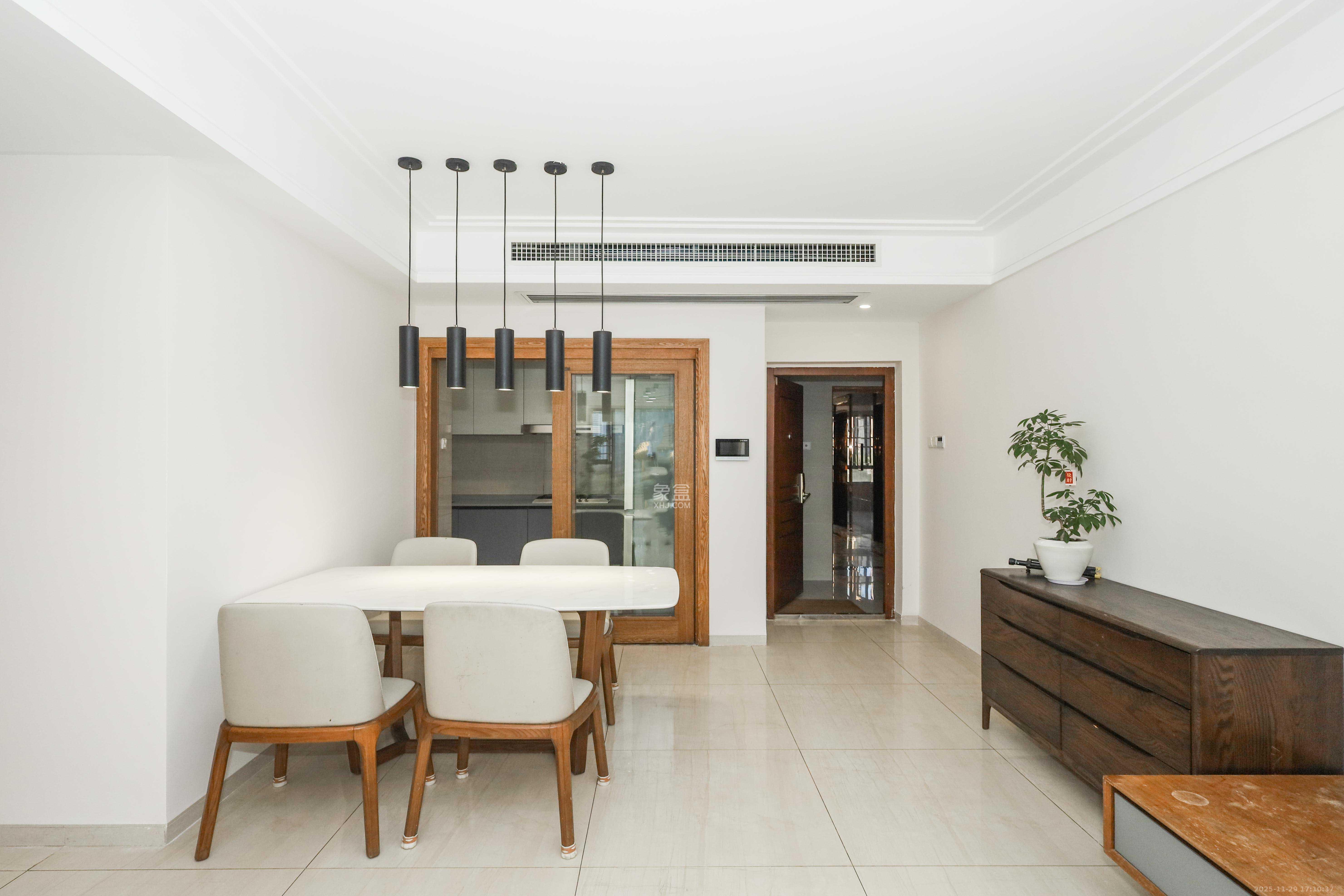 和泓梅溪四季 3室2厅2卫 135.0万 和泓梅溪四季 3室2厅2卫 135.0万客厅