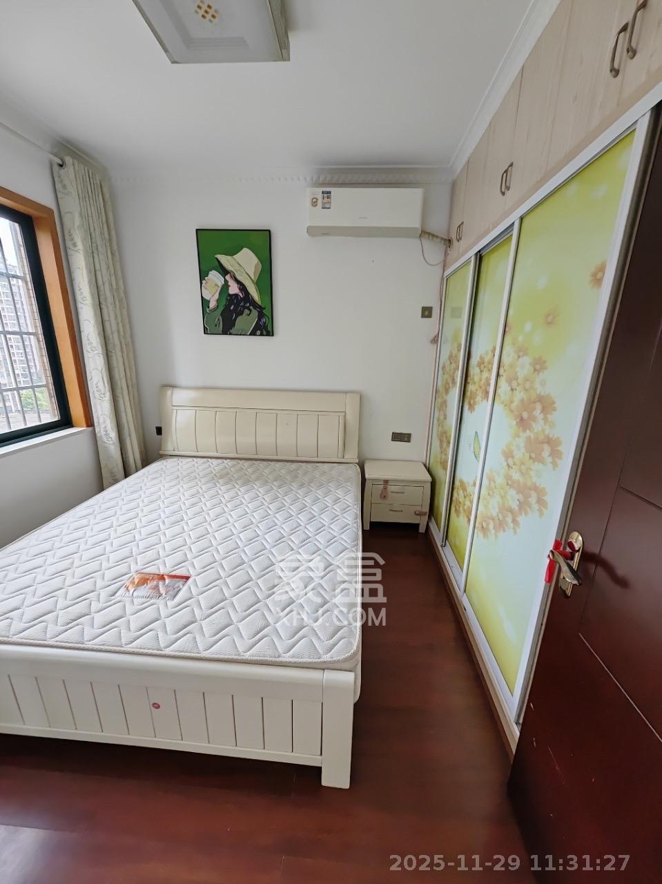 洋湖时代  1室2厅1卫    2000.0元/月室内图