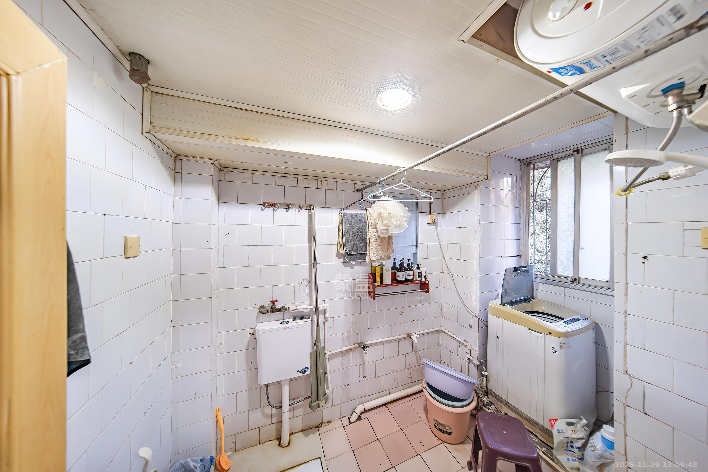 上麻园岭散盘 3室2厅1卫 63.8万 上麻园岭散盘 3室2厅1卫 63.8万卫生间